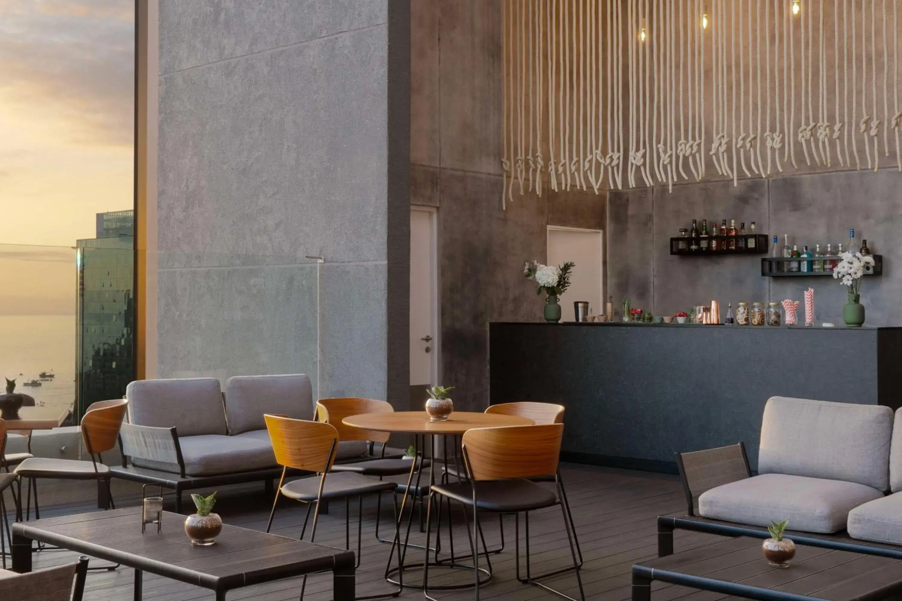 Lounge or bar in NH Iquique Pacifico Lounge or bar in NH Iquique Pacifico