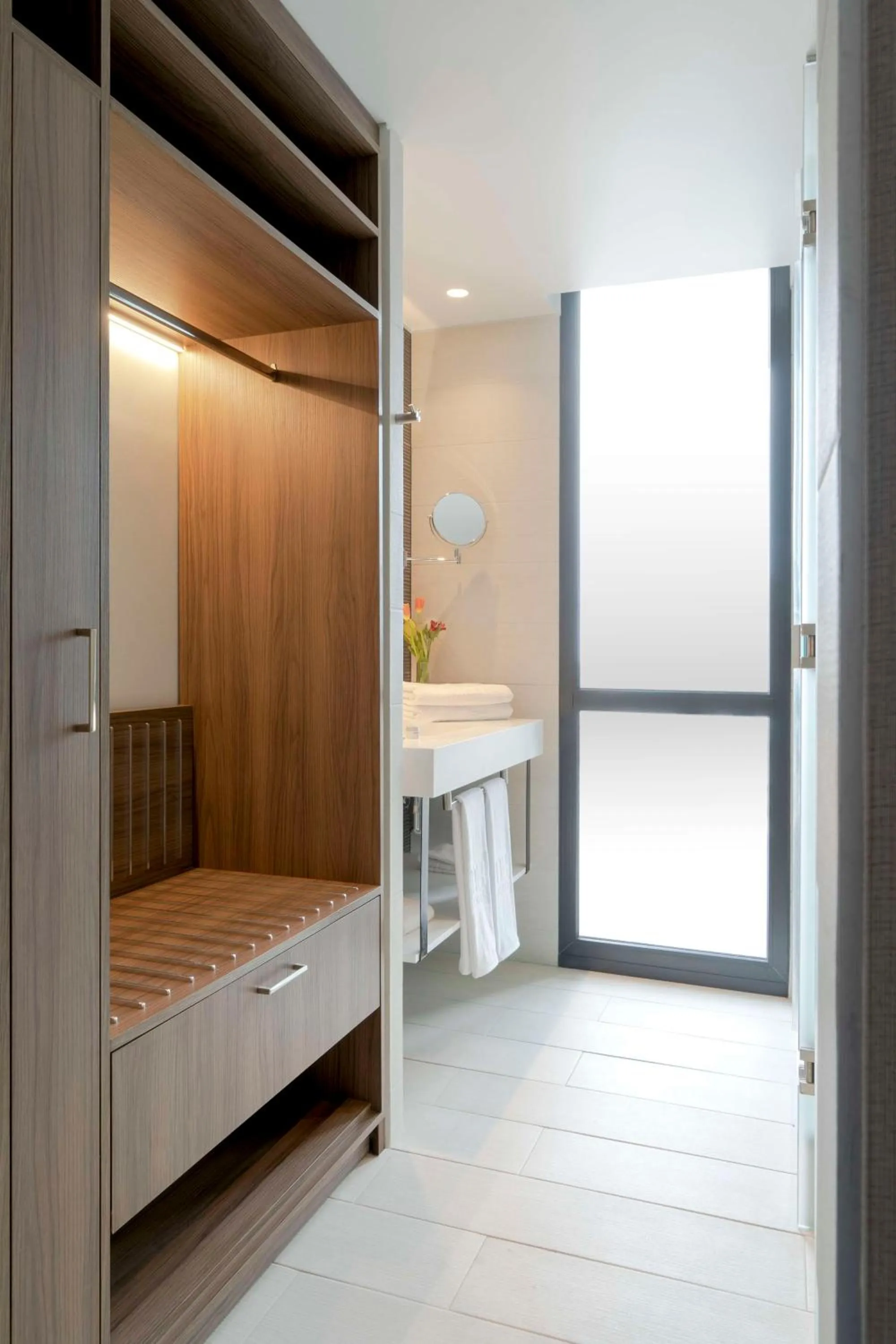 Bathroom, Bed in NH Iquique Pacifico