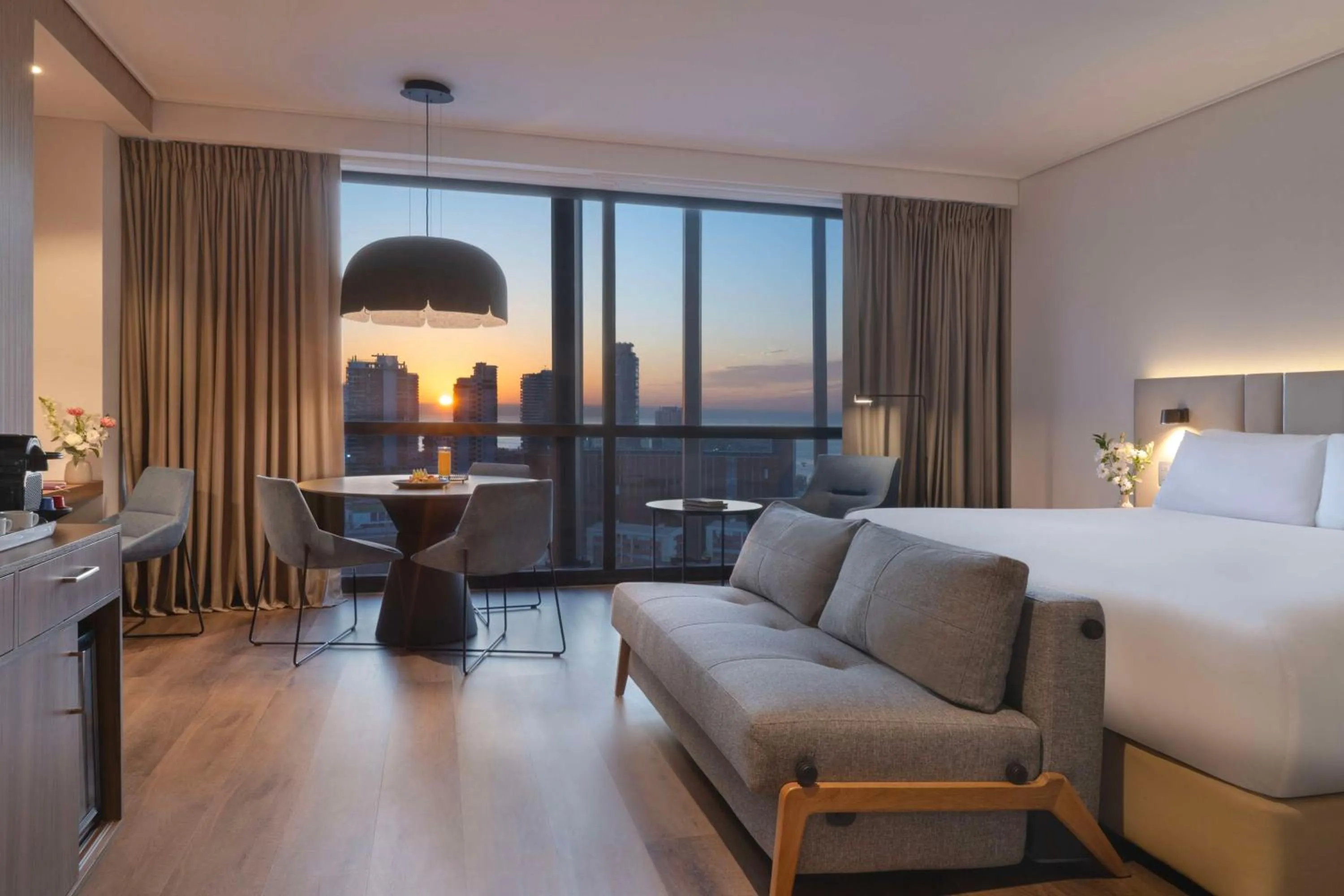 Bedroom, Bed in NH Iquique Pacifico