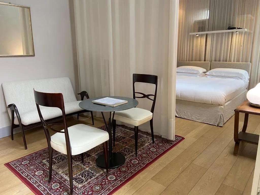 Bed in Riva Lofts Florence