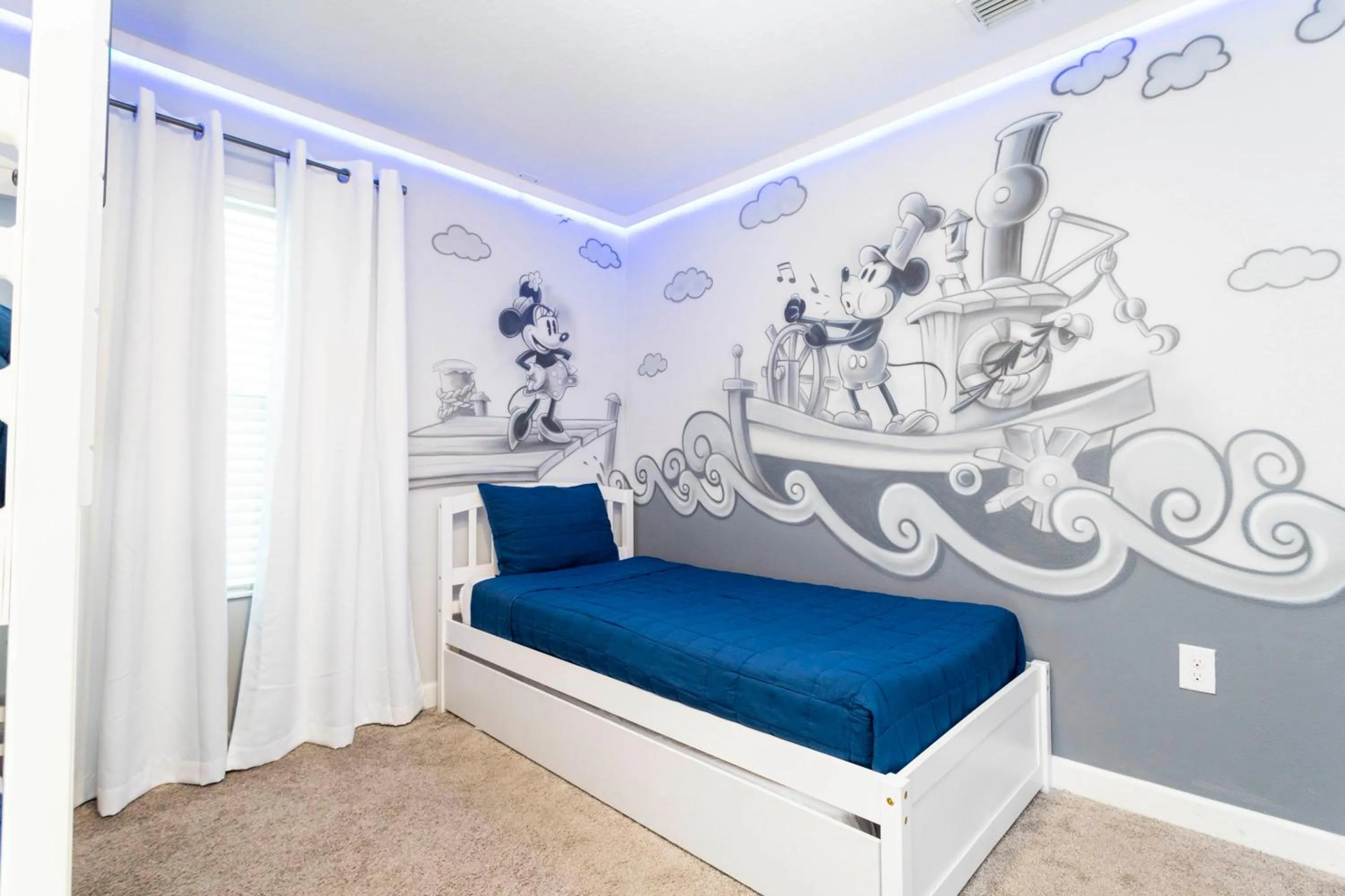 Bed in Magnificent 5Bd w/ Pool Close to Disney @Storey Lake 4800