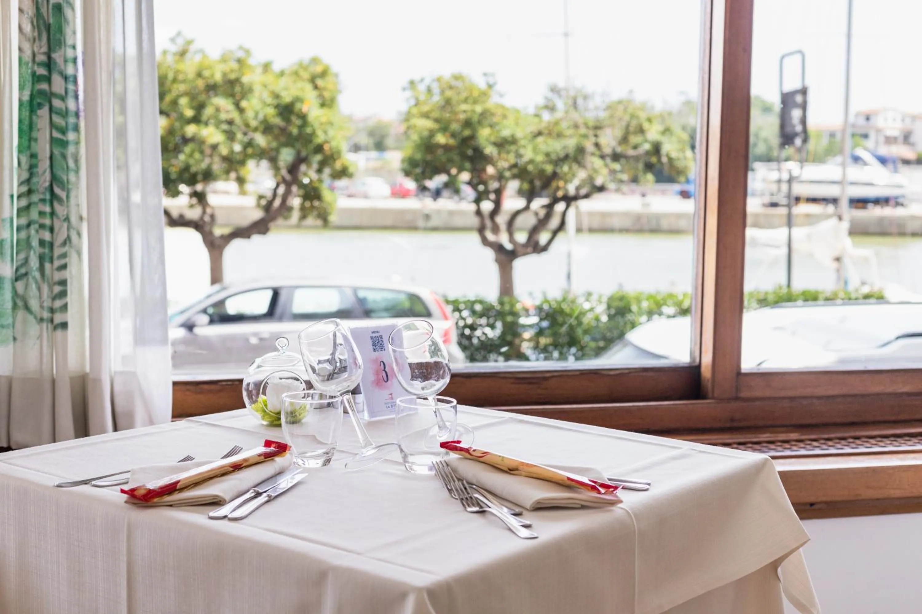 Restaurant/places to eat in Hotel L'Approdo