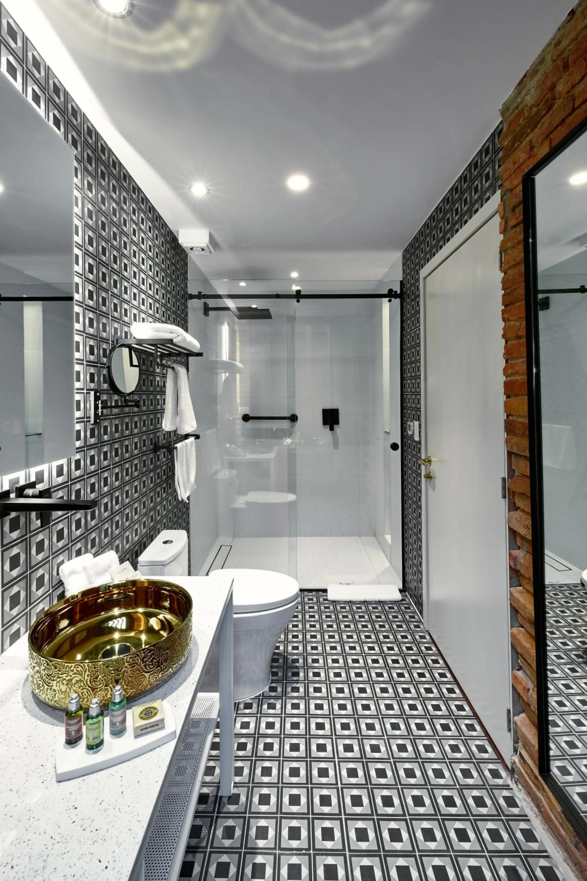 Shower in Casa Firenza Hotel & Suites Boutique