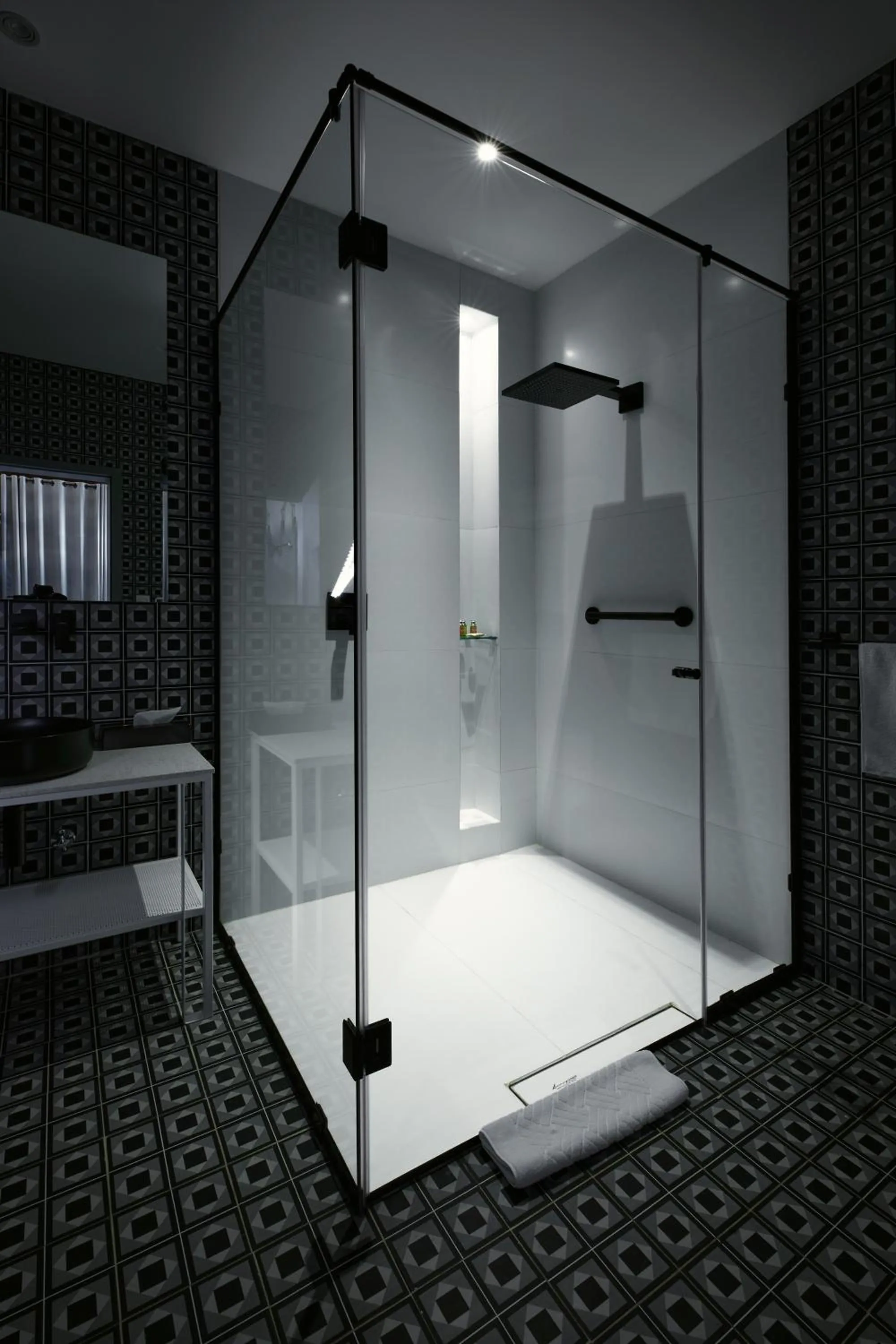 Shower in Casa Firenza Hotel & Suites Boutique