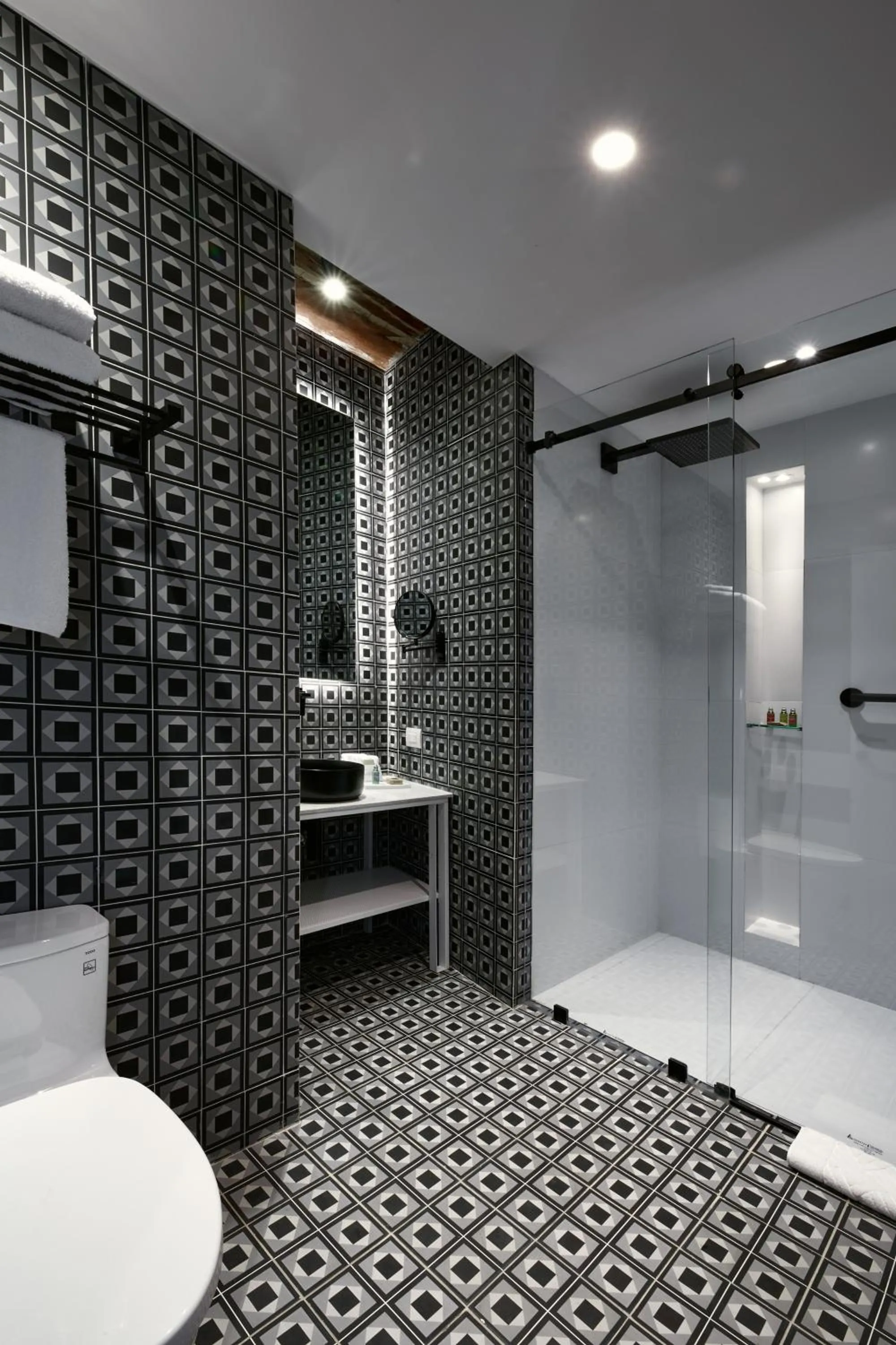 Shower in Casa Firenza Hotel & Suites Boutique