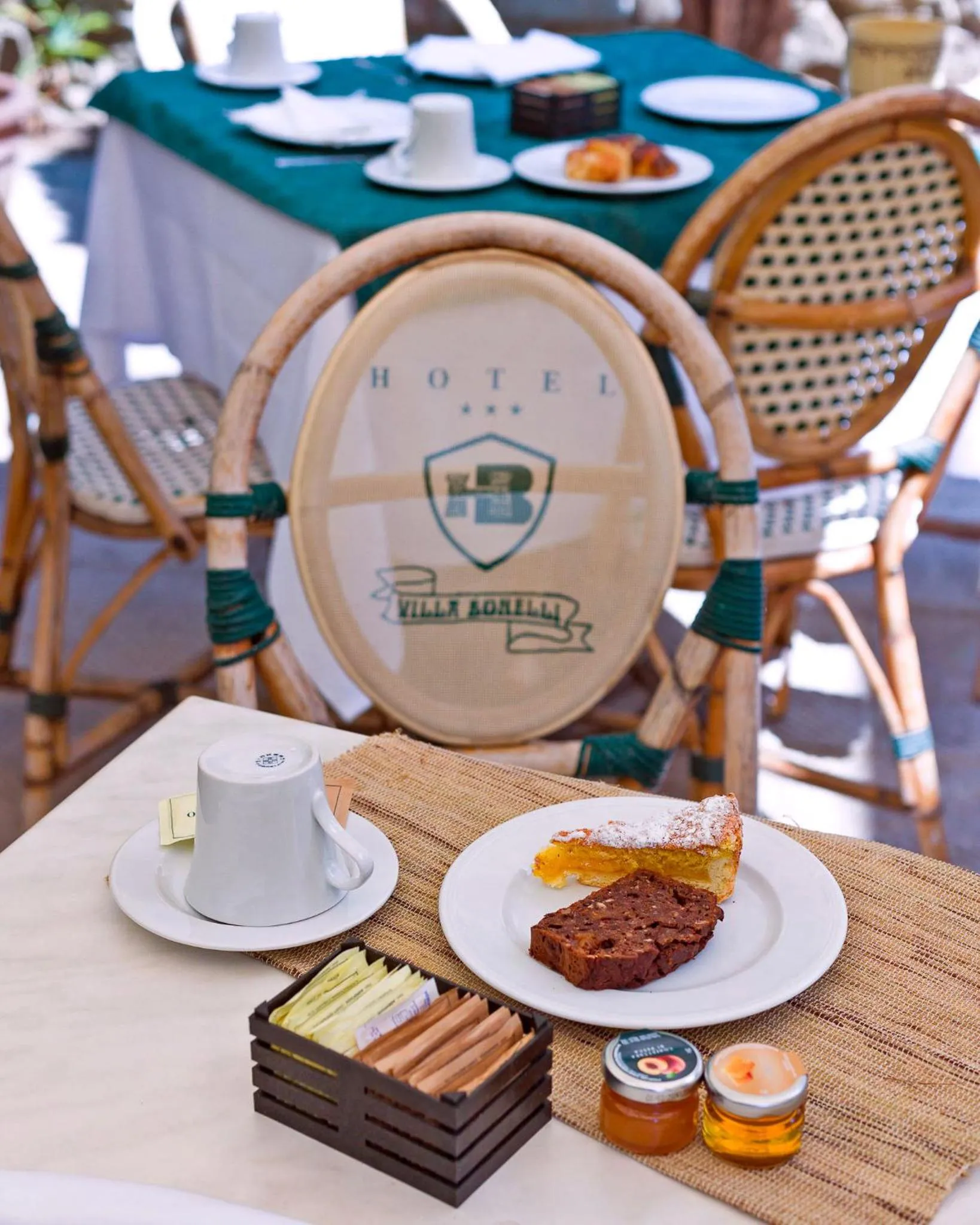 Food and drinks in Hotel Villa Bonelli