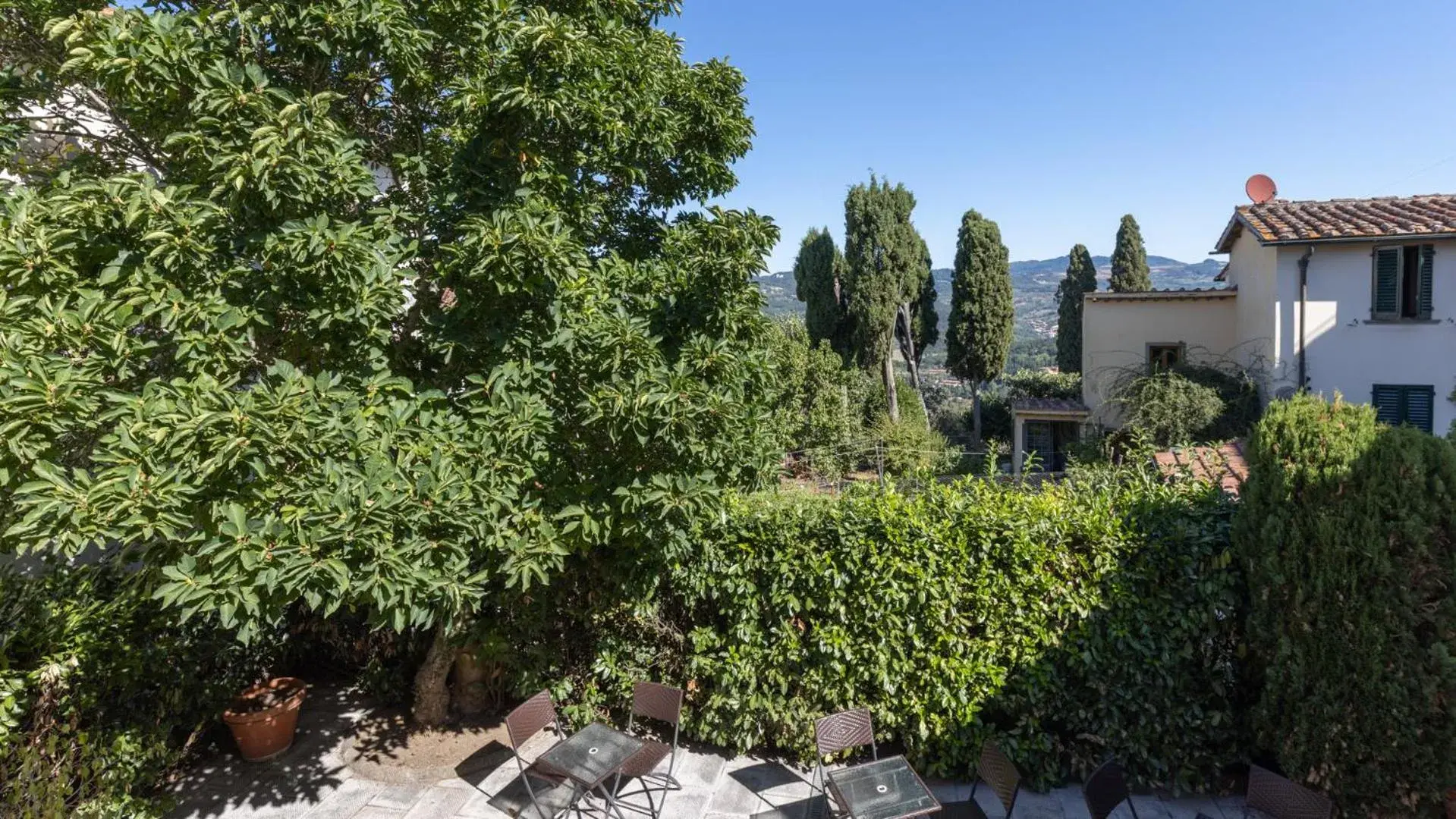 Garden view in Hotel Villa Bonelli Garden view in Hotel Villa Bonelli