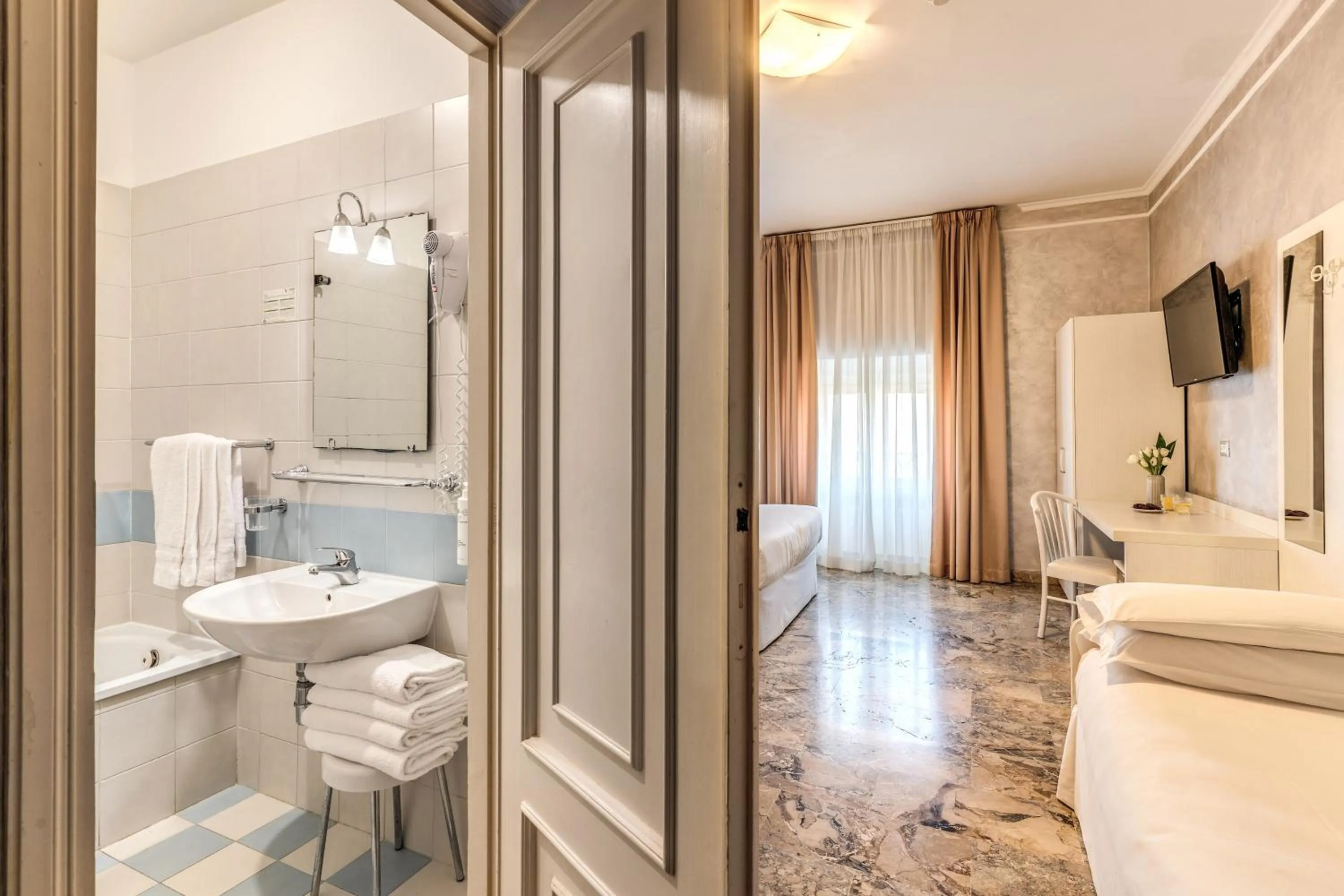 Bathroom in Hotel Orazia