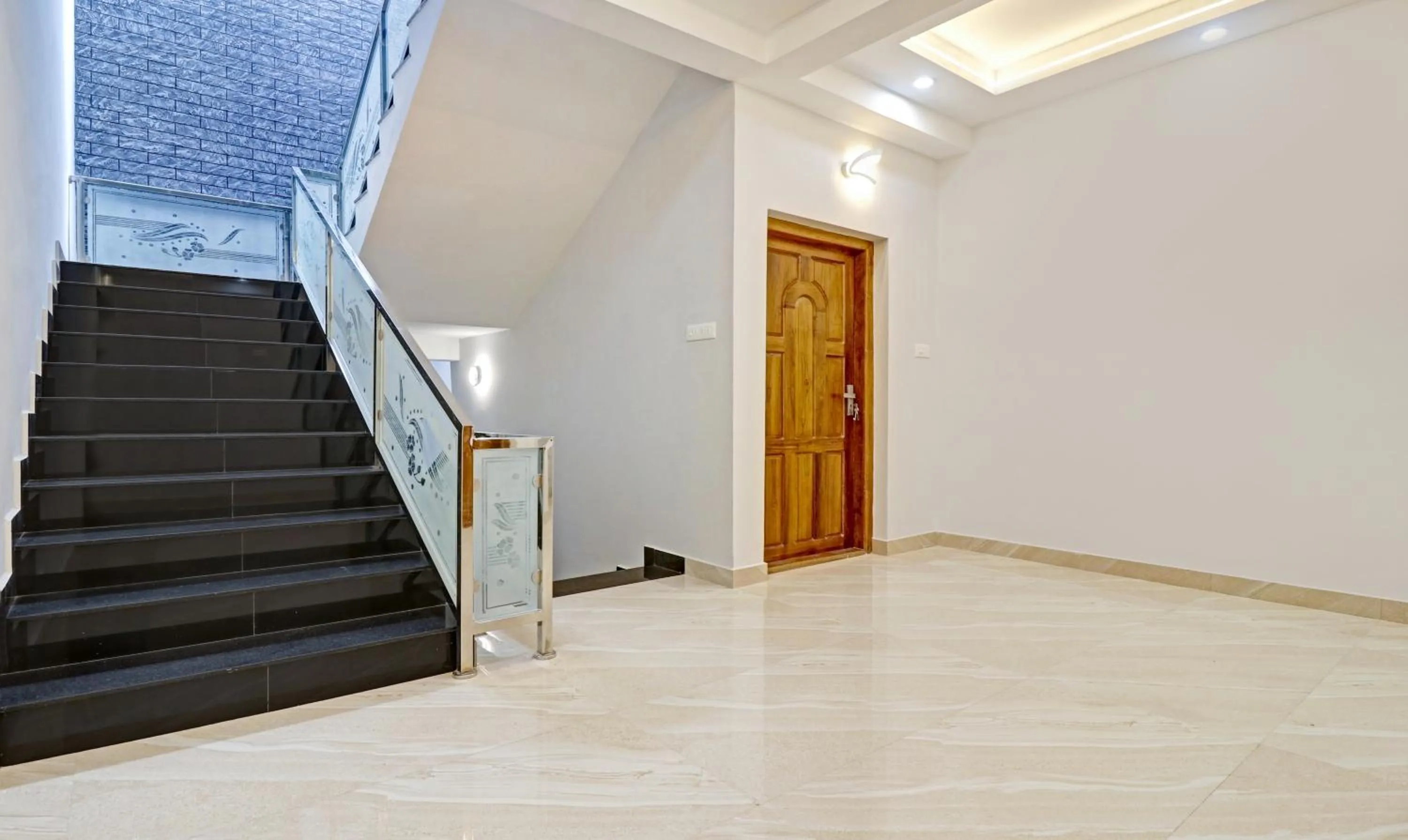 Lobby or reception in Itsy Hotels Palm Grove By D2V