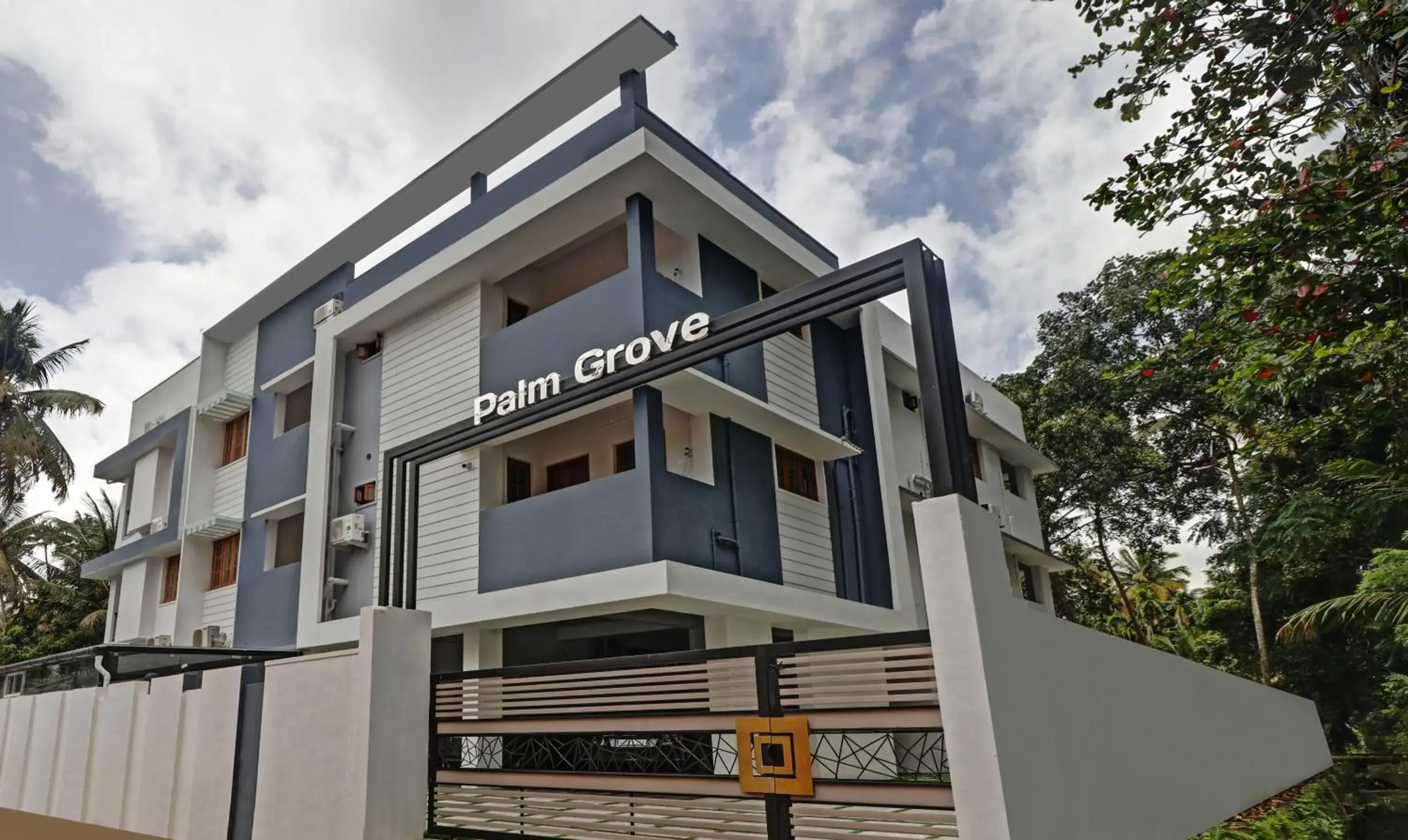 Property building in Itsy Hotels Palm Grove By D2V Property building in Itsy Hotels Palm Grove By D2V