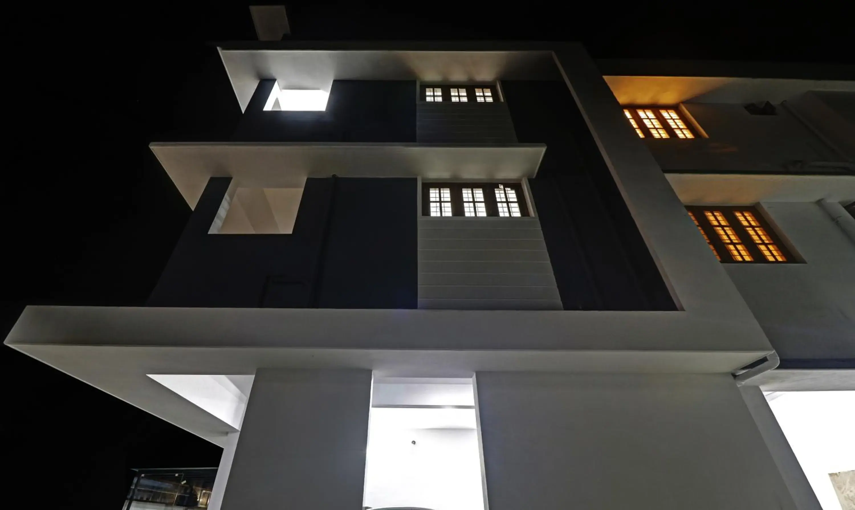 Property building in Itsy Hotels Palm Grove By D2V Property building in Itsy Hotels Palm Grove By D2V