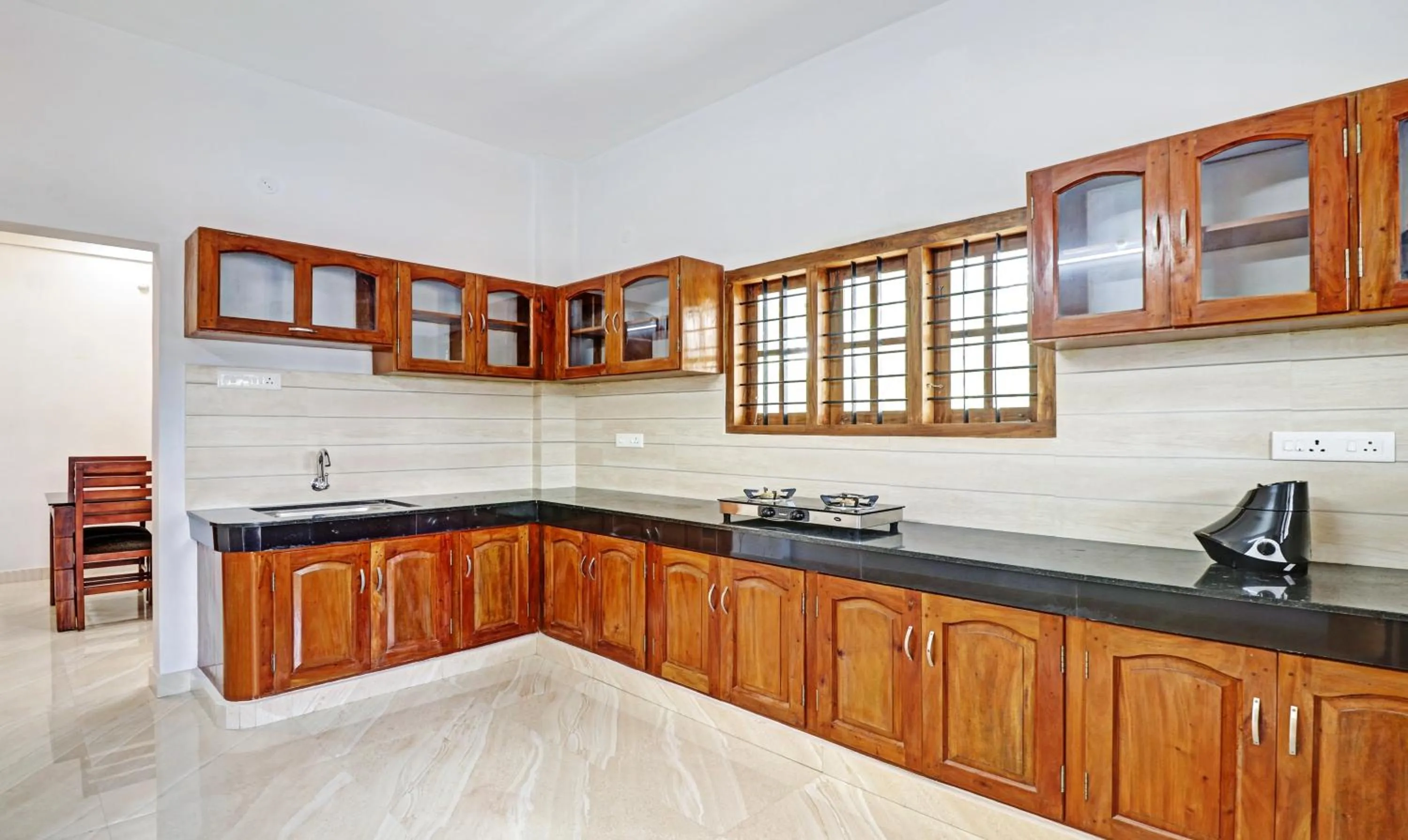 Kitchen or kitchenette in Itsy Hotels Palm Grove By D2V