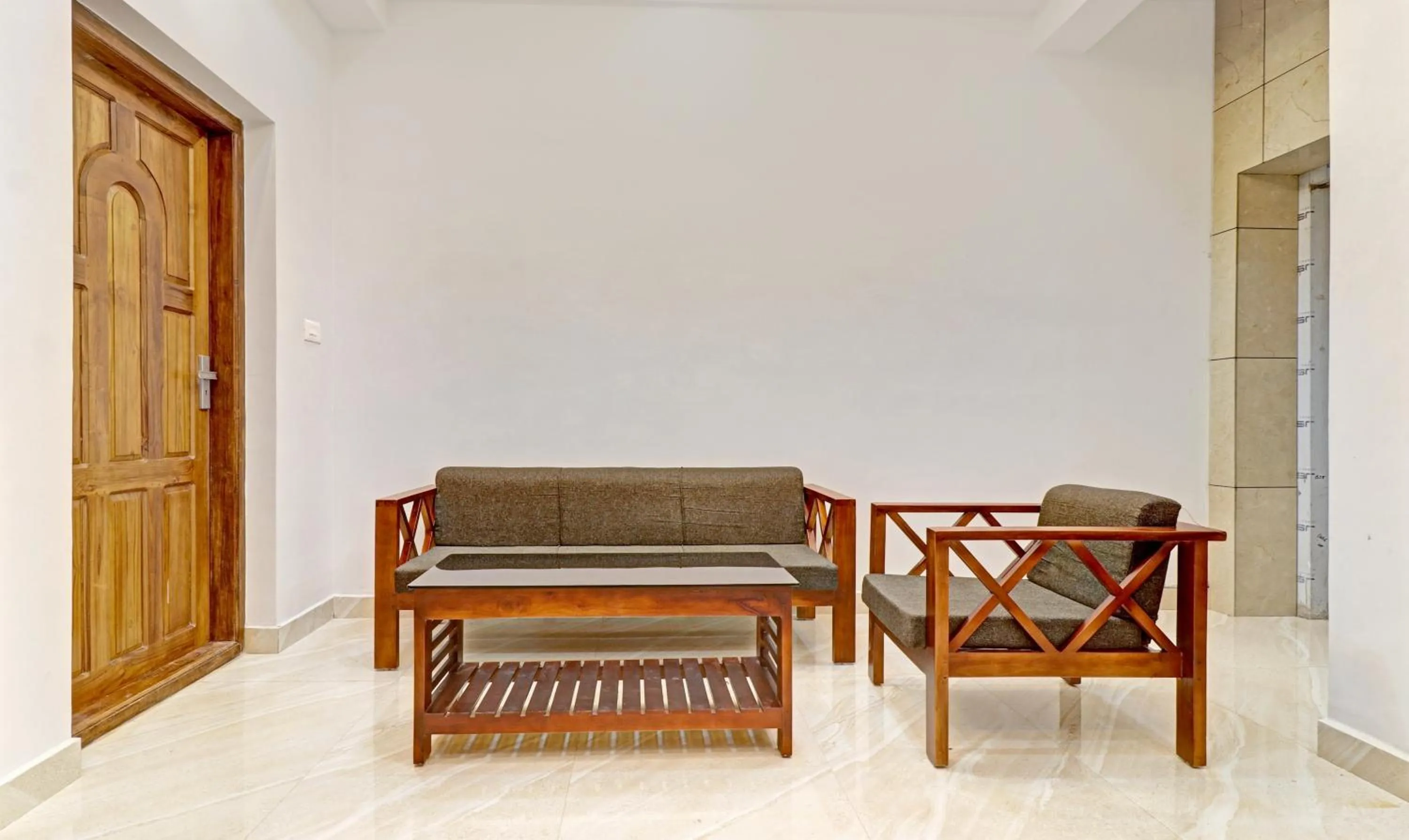 Seating area in Itsy Hotels Palm Grove By D2V