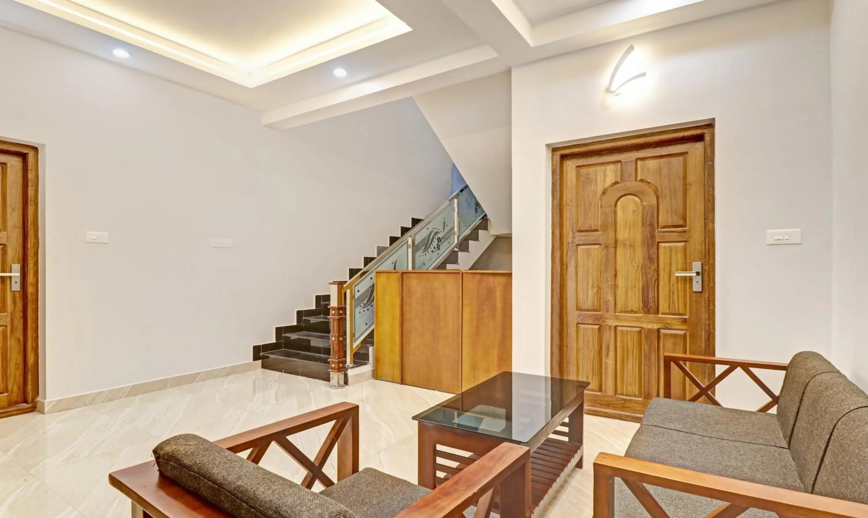 Seating area in Itsy Hotels Palm Grove By D2V