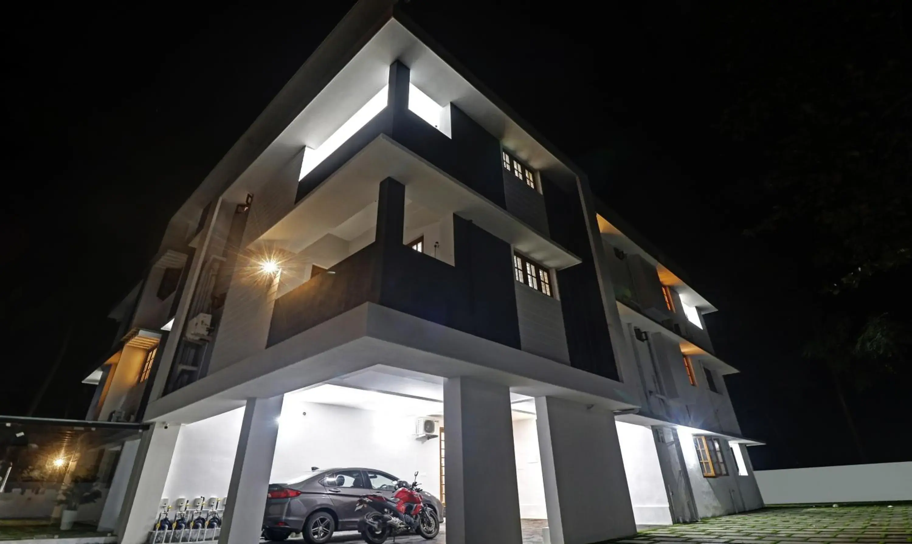 Property building in Itsy Hotels Palm Grove By D2V Property building in Itsy Hotels Palm Grove By D2V