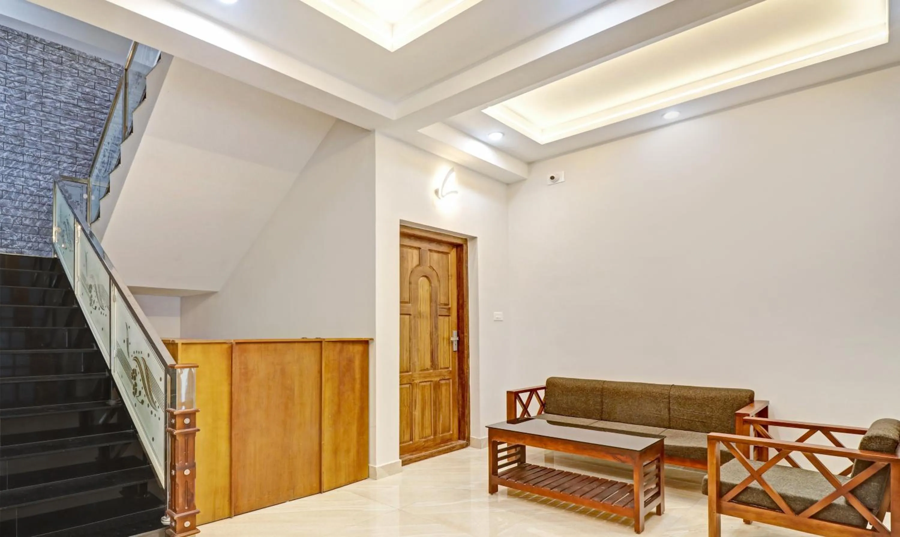 Seating area in Itsy Hotels Palm Grove By D2V