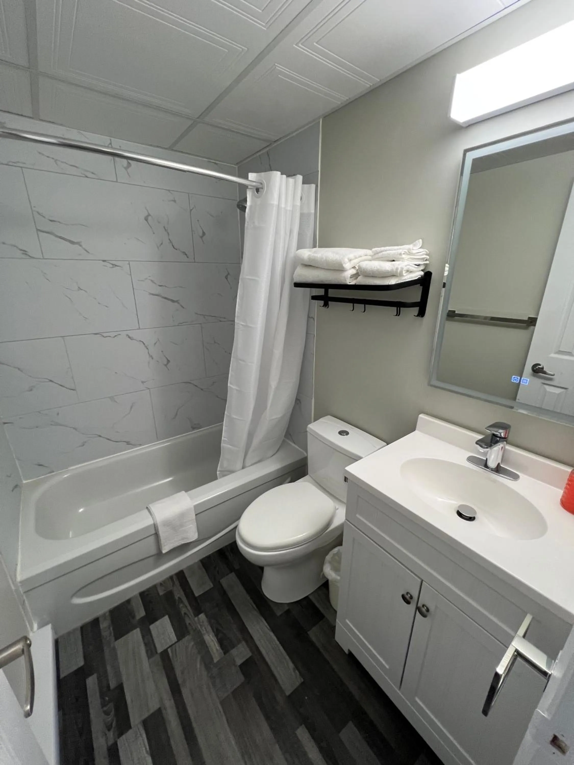 Toilet in Le Centre-Ville