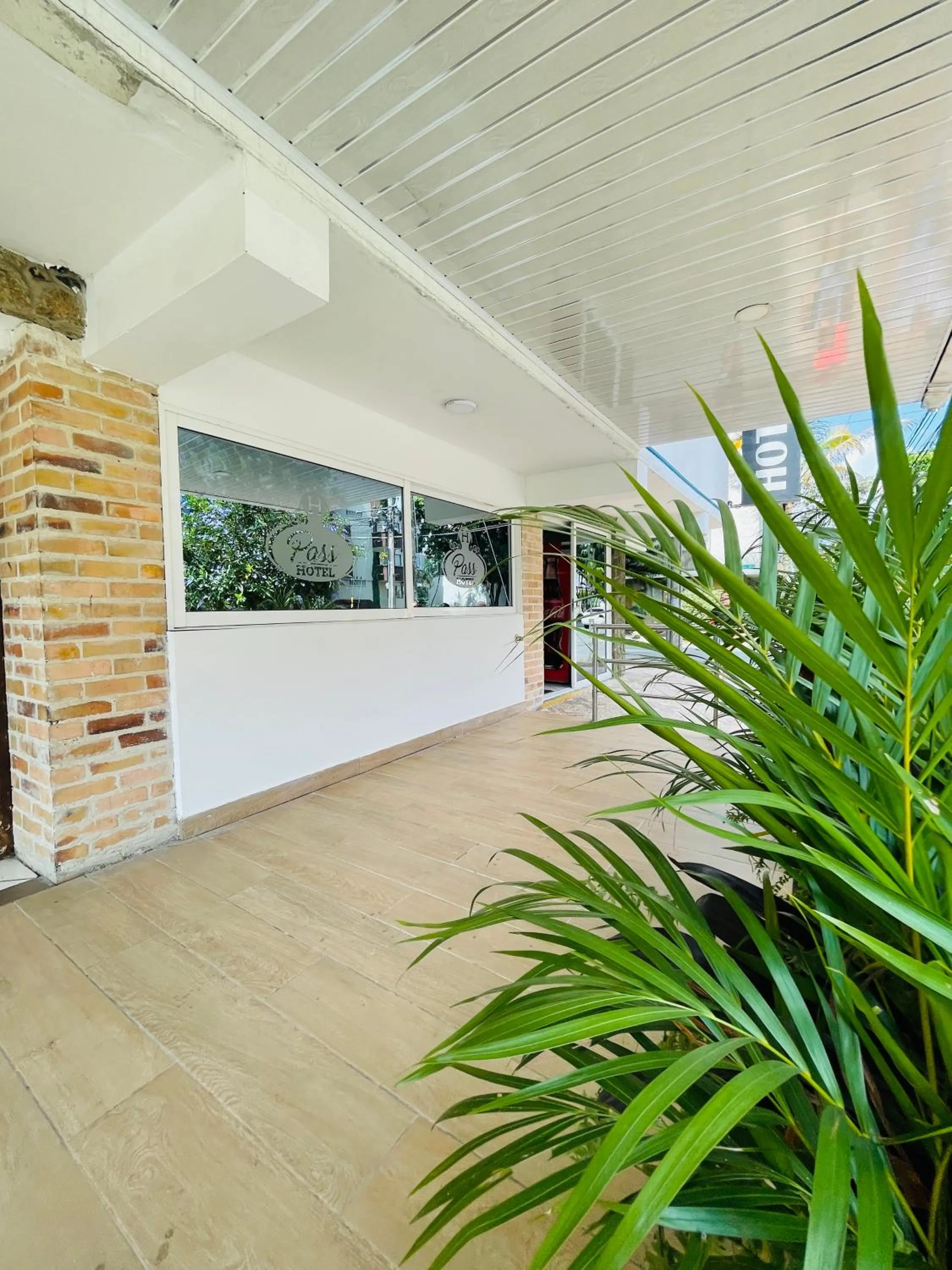 Day in Hotel Pass, Laureles Medellín