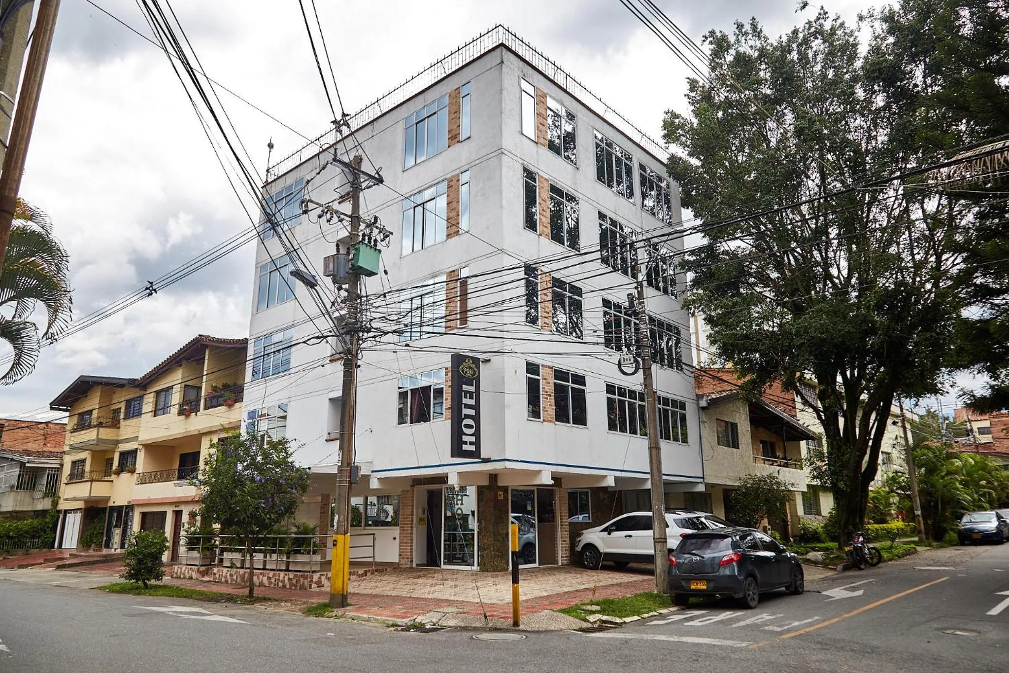 Property building in Hotel Pass, Laureles Medellín