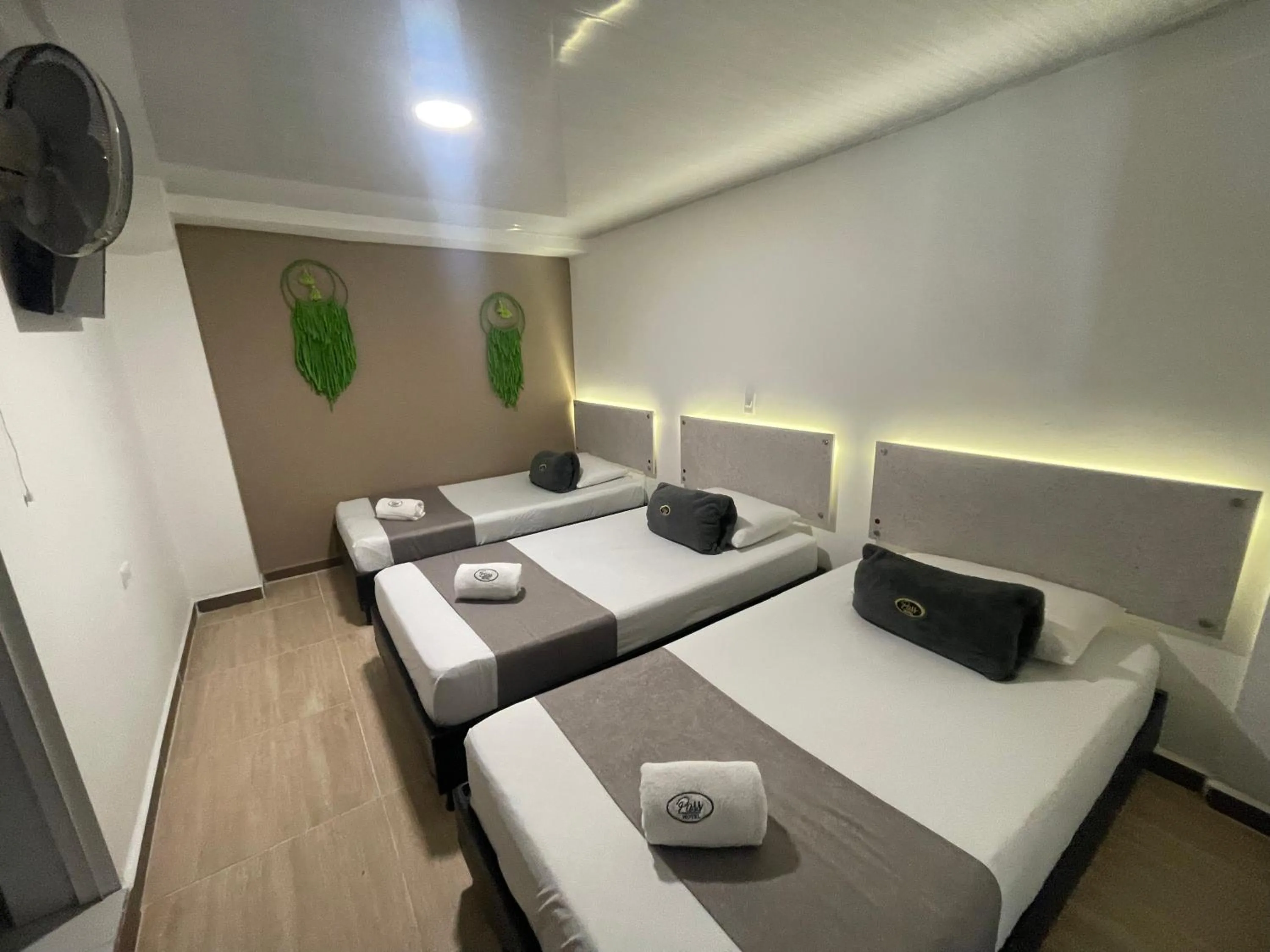Photo of the whole room, Bed in Hotel Pass, Laureles Medellín