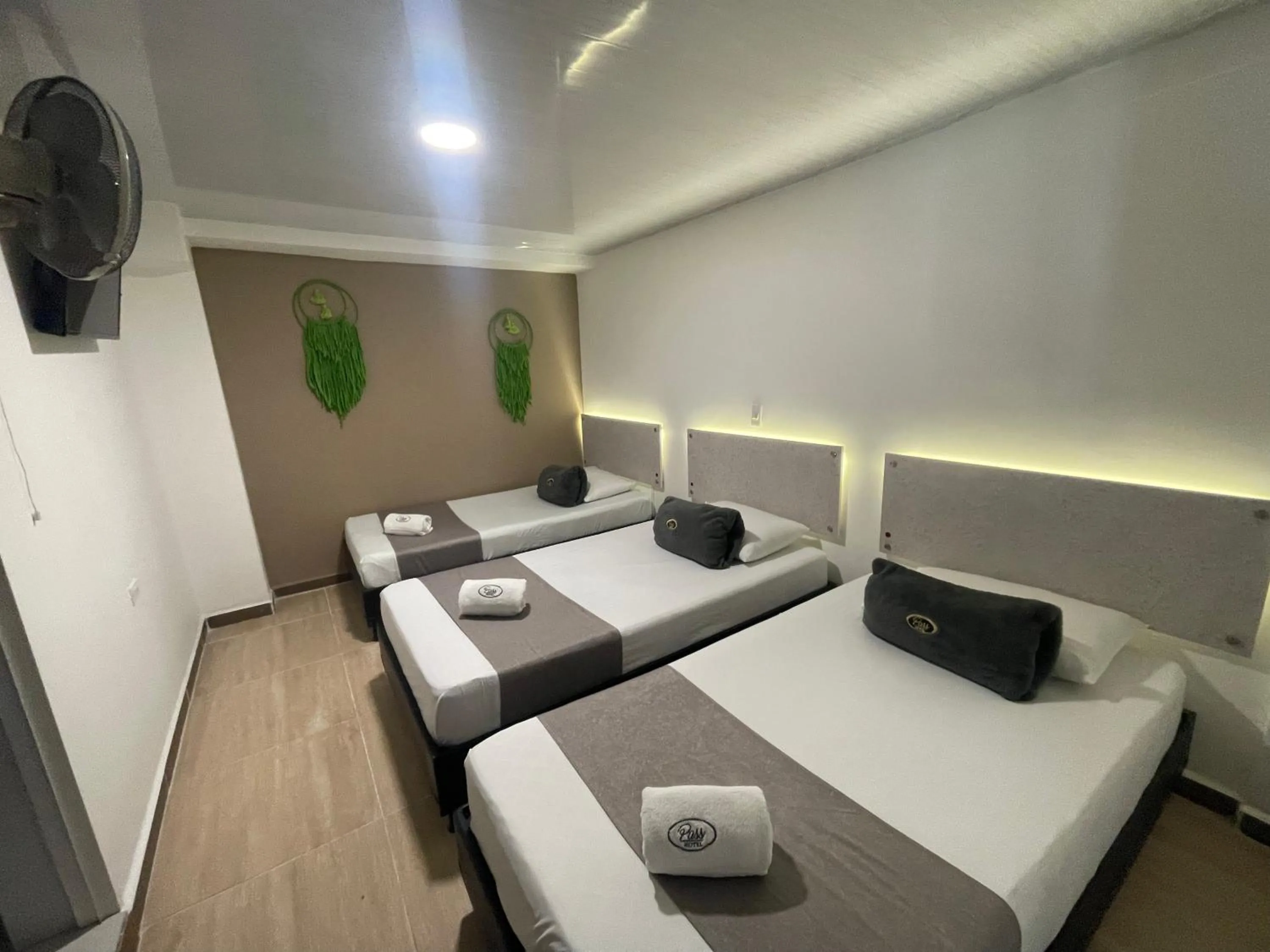 Photo of the whole room, Bed in Hotel Pass, Laureles Medellín