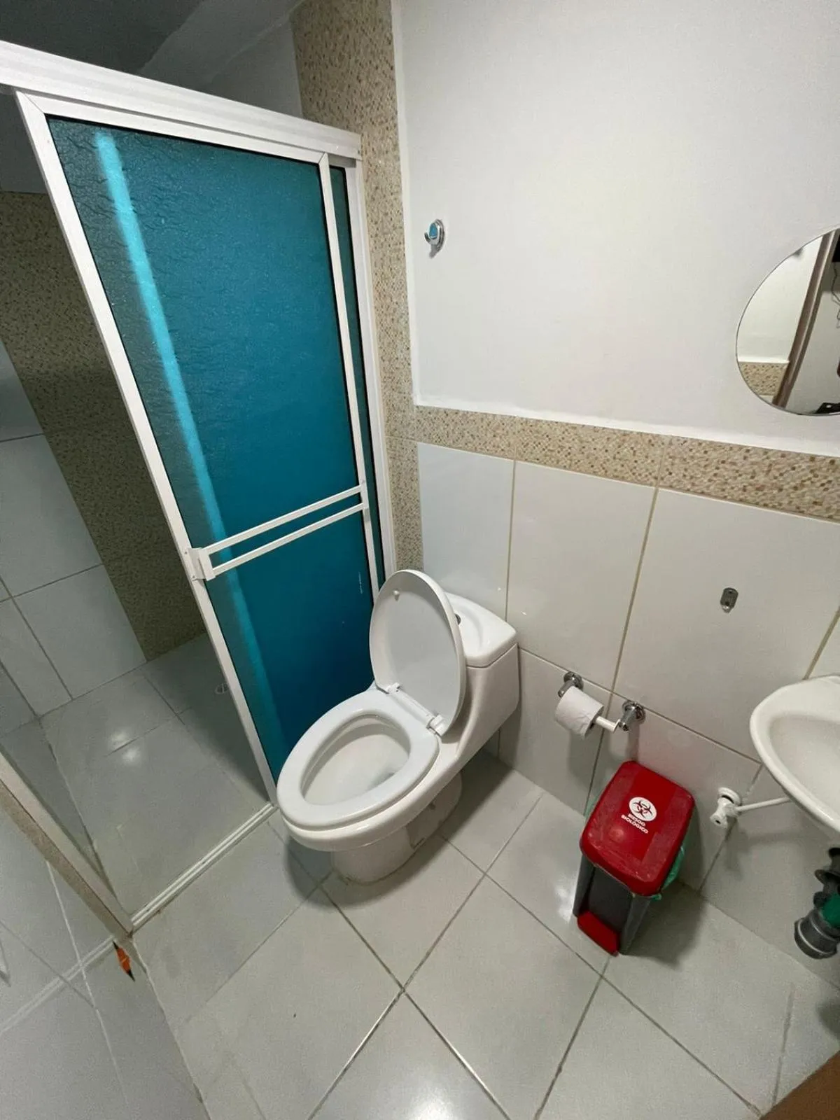 Shower in Hotel Pass, Laureles Medellín