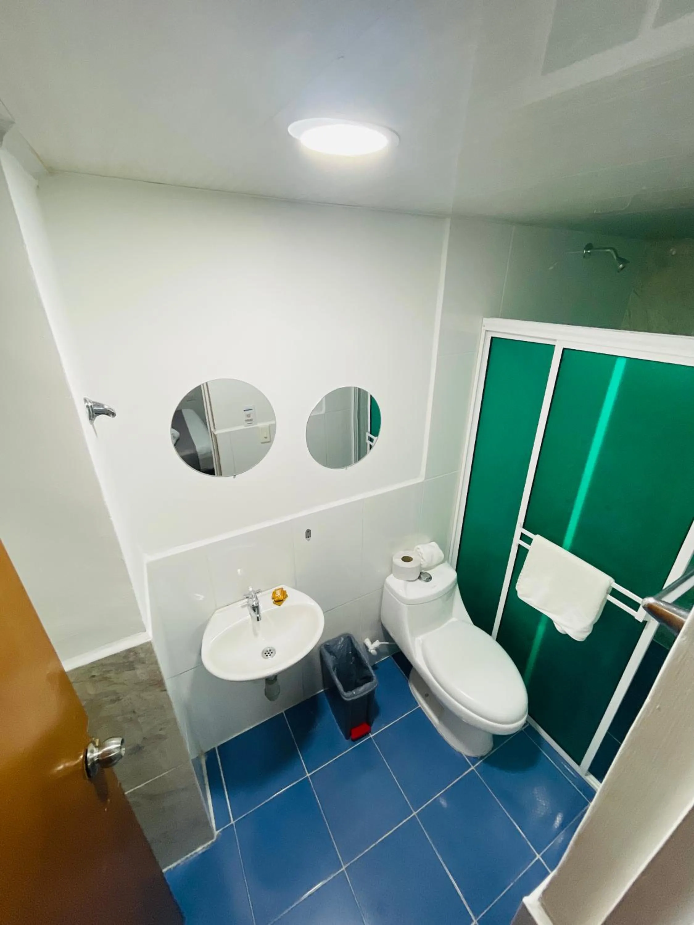Shower in Hotel Pass, Laureles Medellín