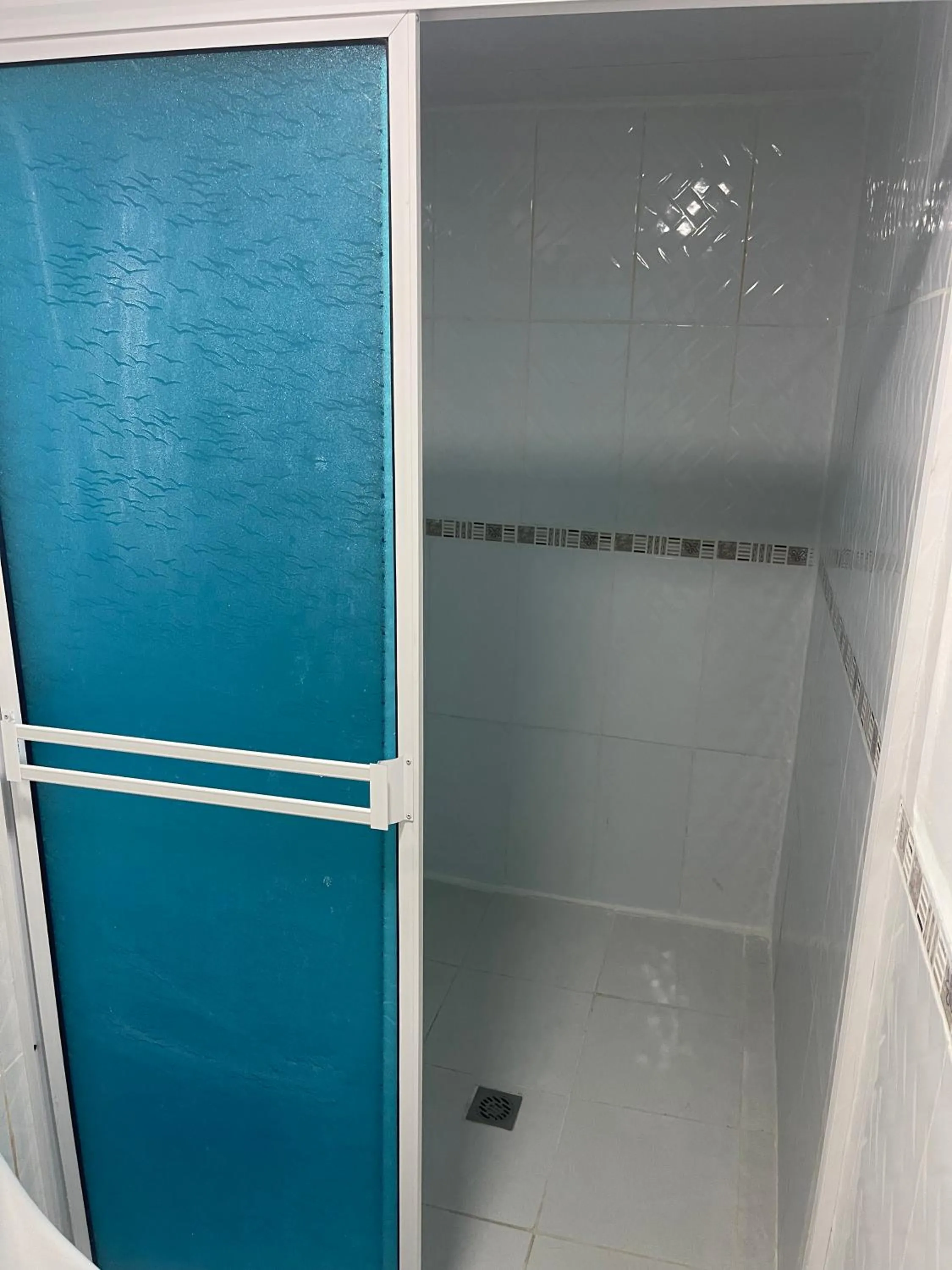 Shower in Hotel Pass, Laureles Medellín