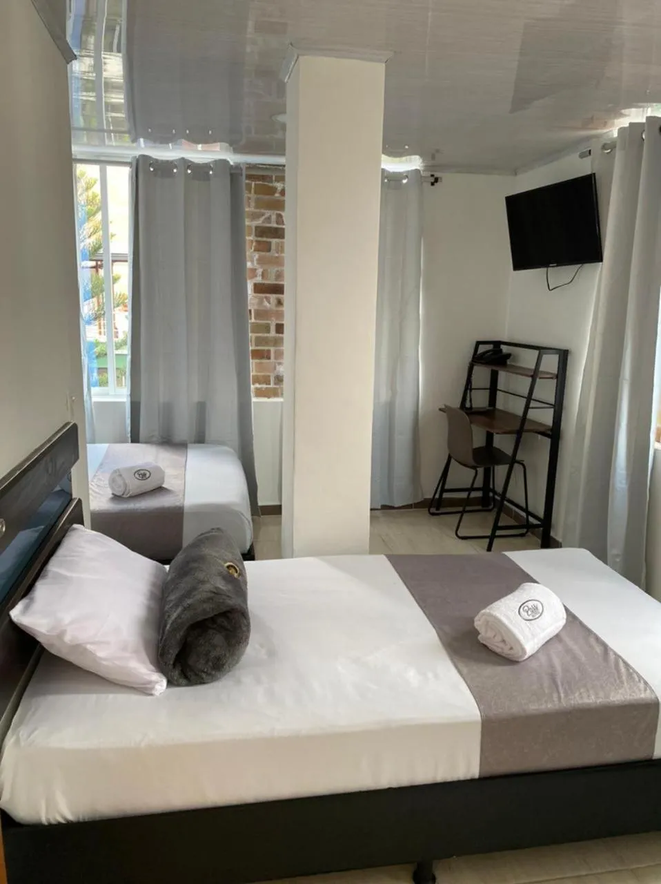 Photo of the whole room, Bed in Hotel Pass, Laureles Medellín