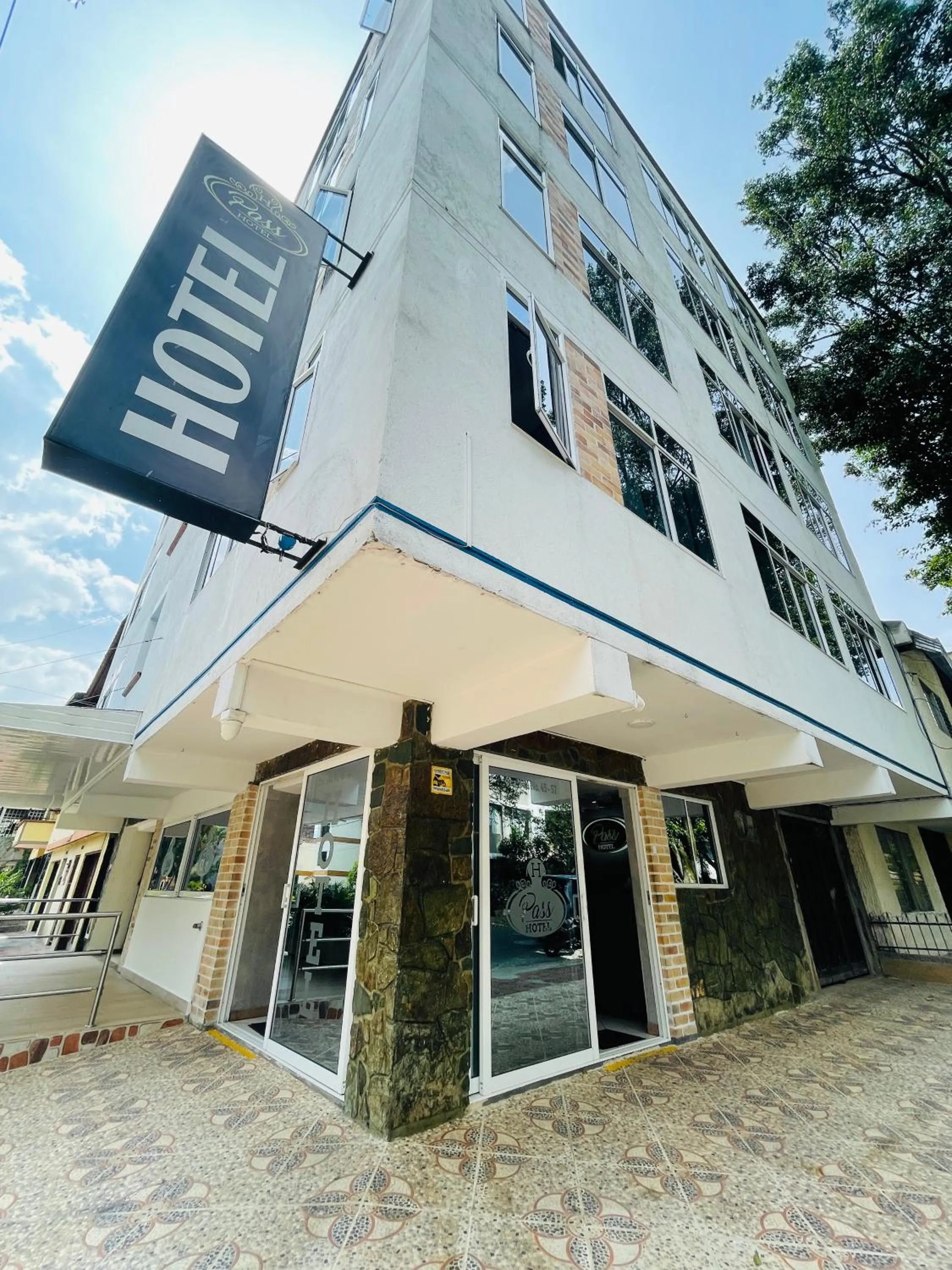 Property building in Hotel Pass, Laureles Medellín