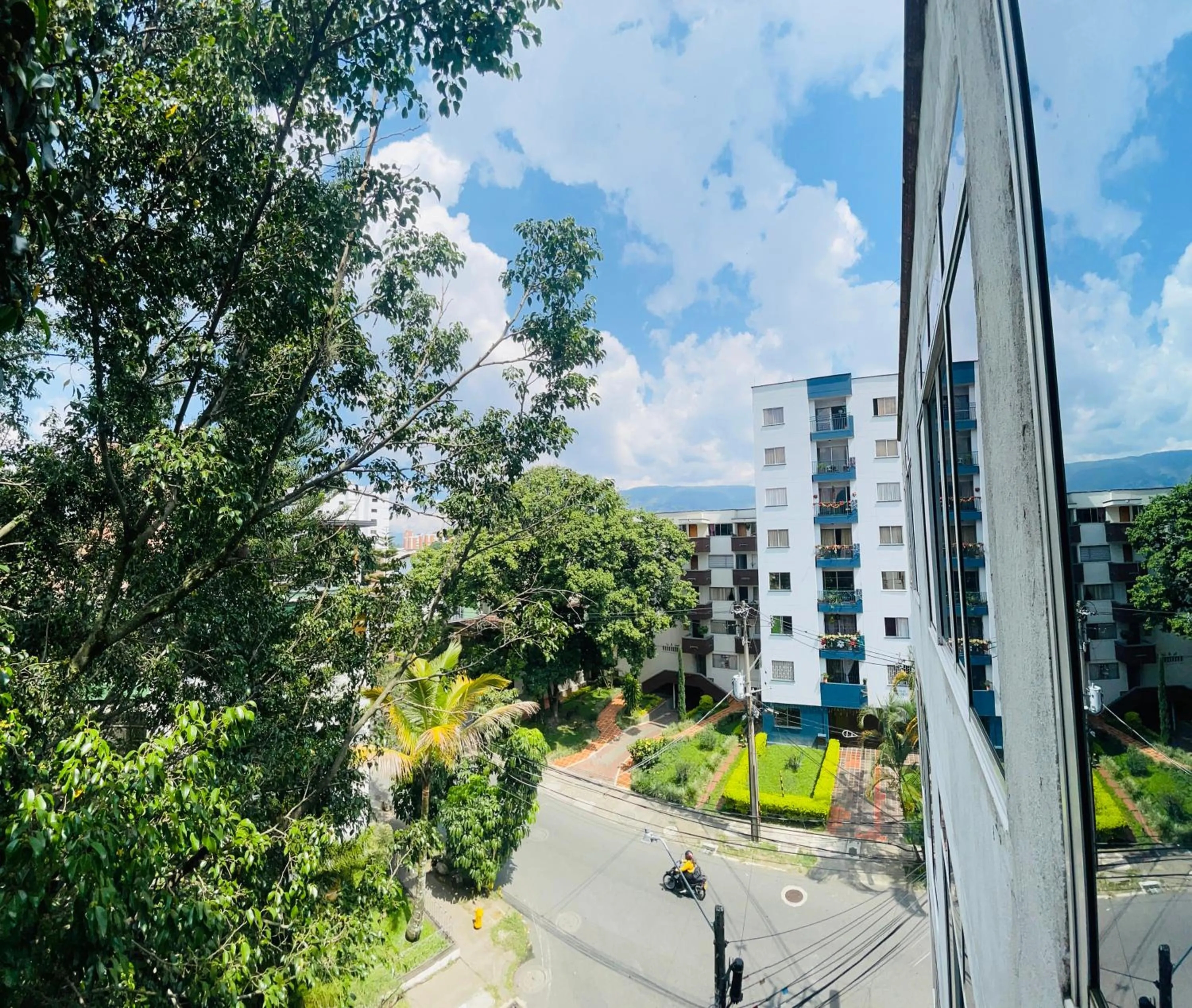 Day in Hotel Pass, Laureles Medellín