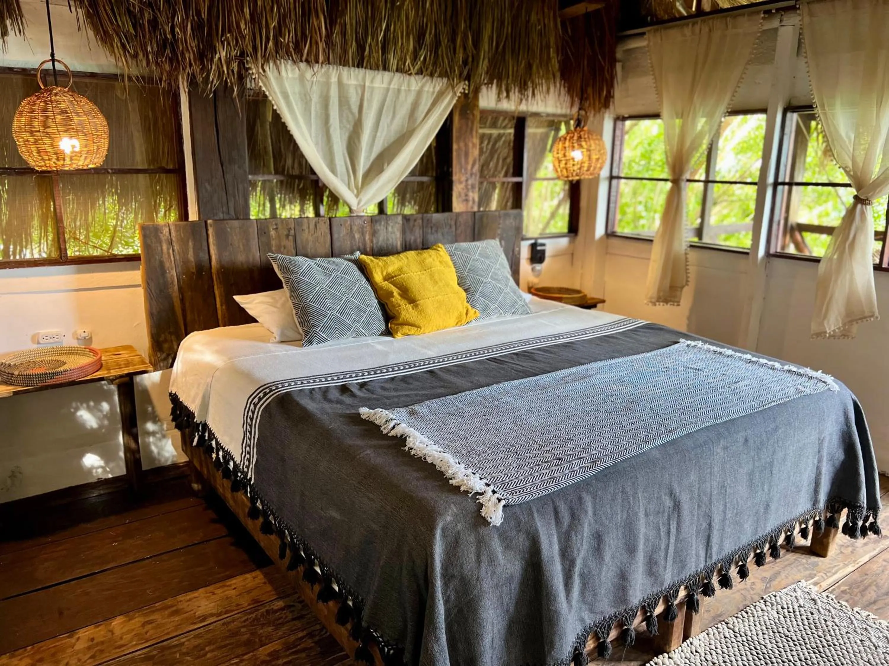 Bedroom, Bed in Villa Santuario Lake front Oasis