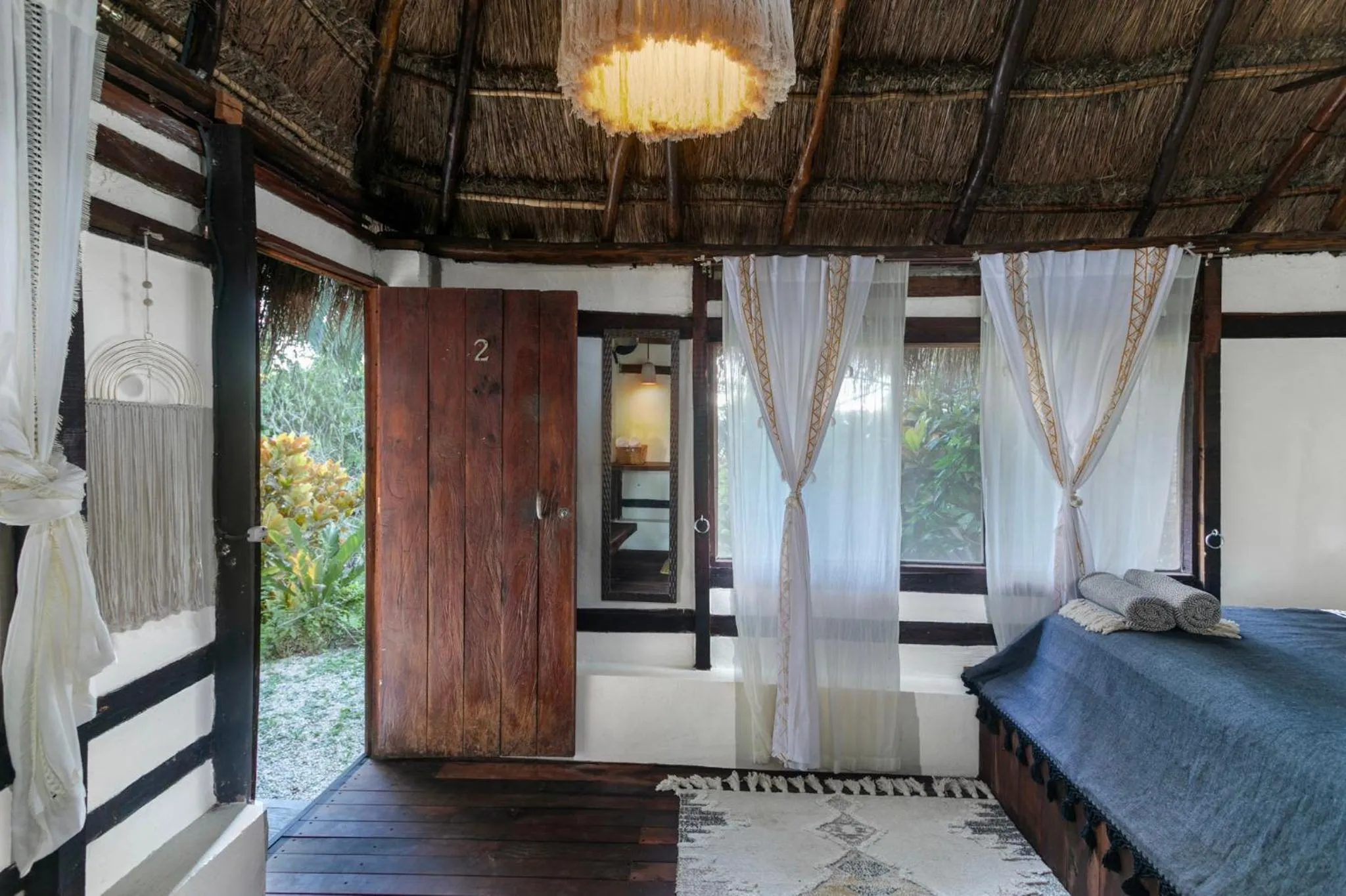 Bed in Villa Santuario Lake front Oasis