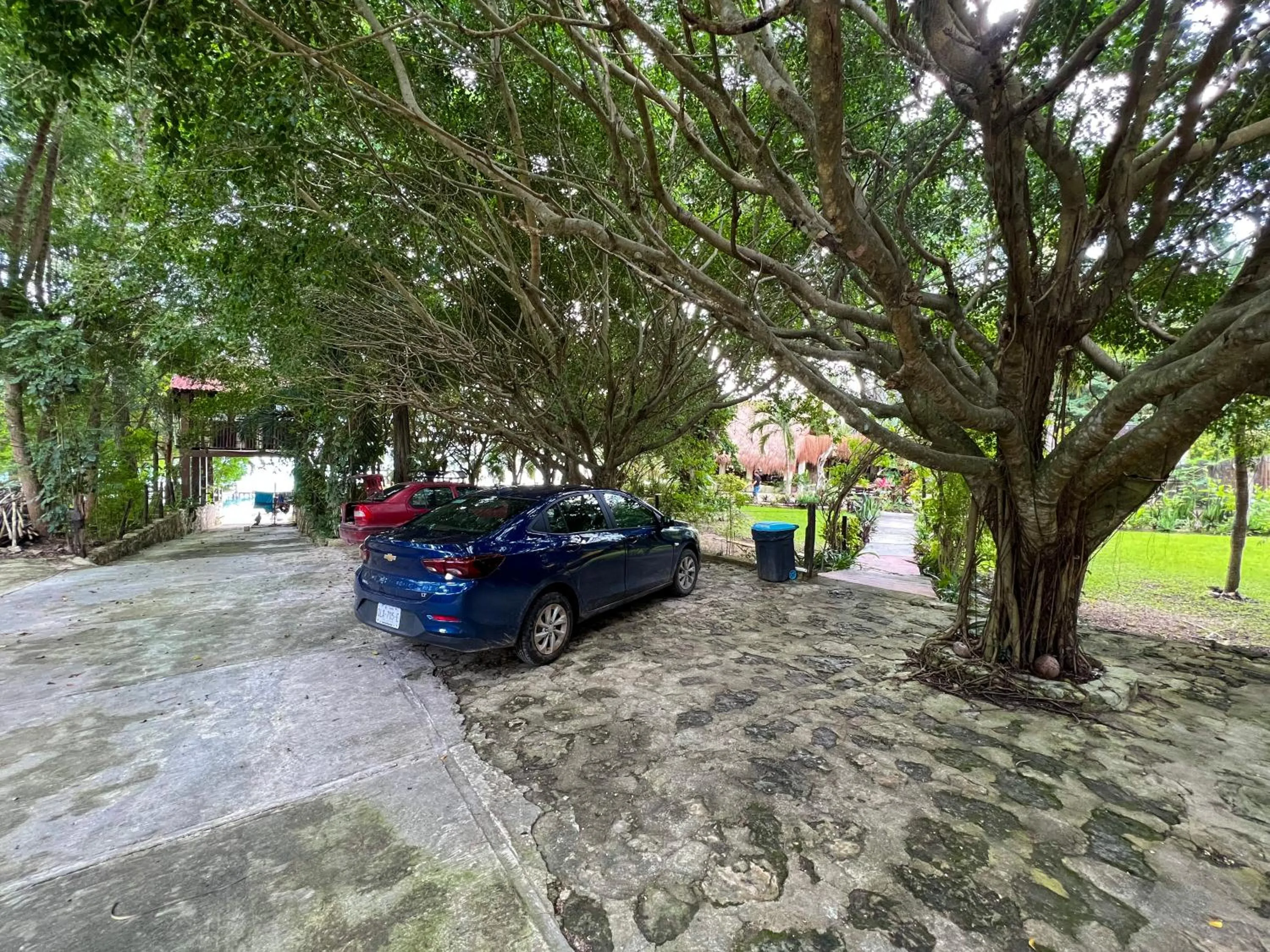 Parking in Villa Santuario Lake front Oasis