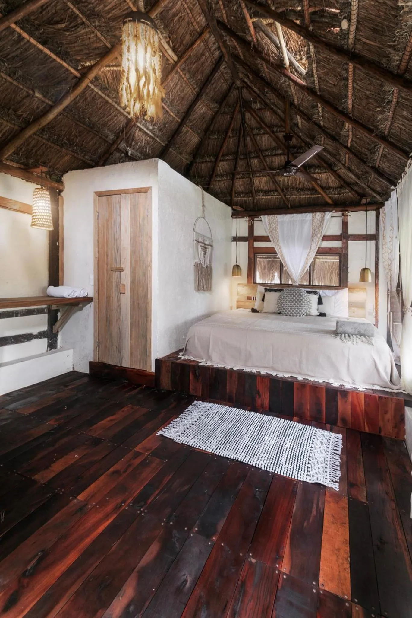 Bedroom, Bed in Villa Santuario Lake front Oasis