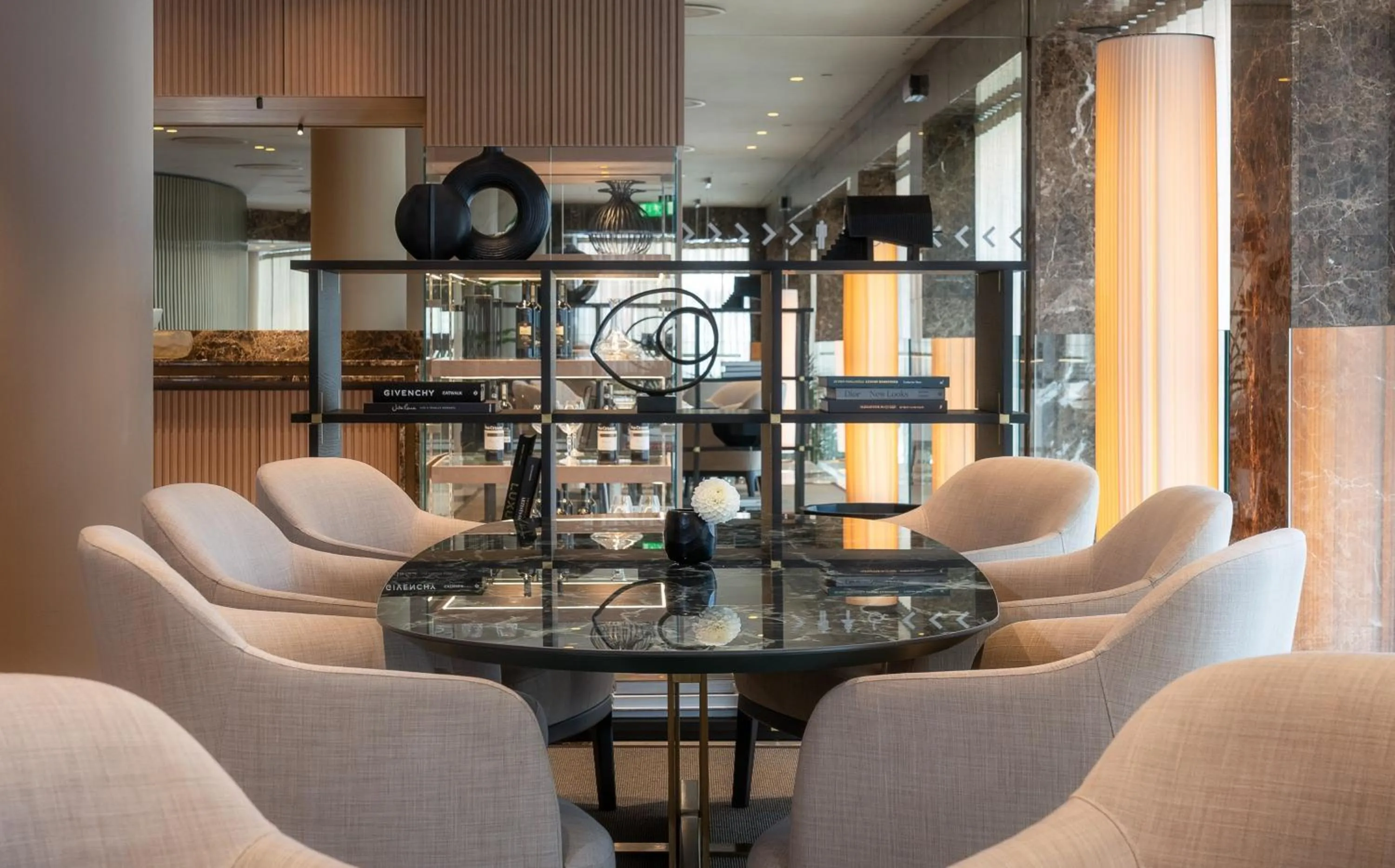 Lounge or bar in Crowne Plaza Milan City by IHG