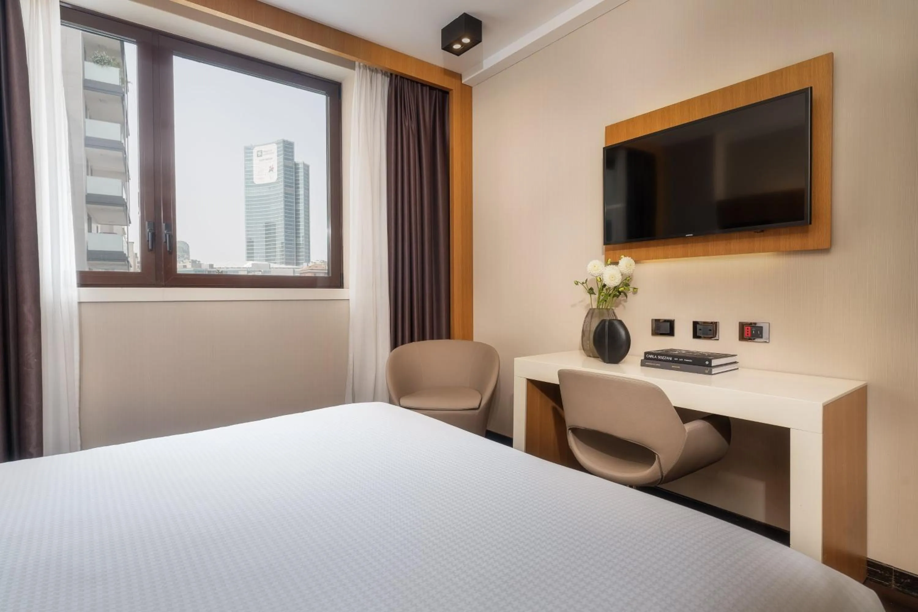 Photo of the whole room, Bed in Crowne Plaza Milan City by IHG