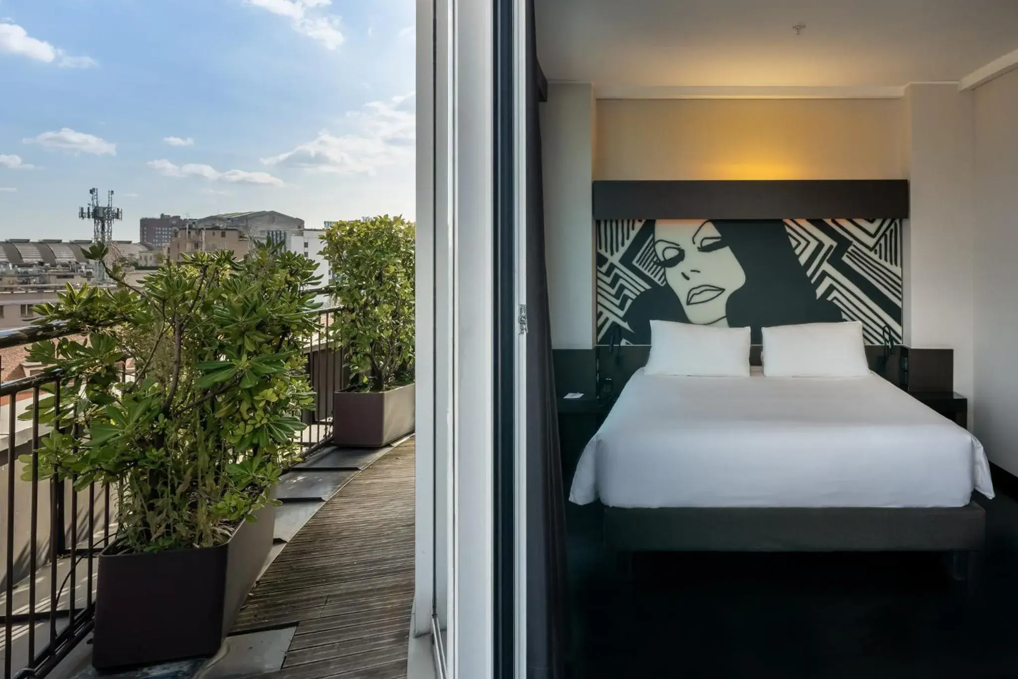 Premium King Room with Balcony in Crowne Plaza Milan City by IHG Premium King Room with Balcony in Crowne Plaza Milan City by IHG