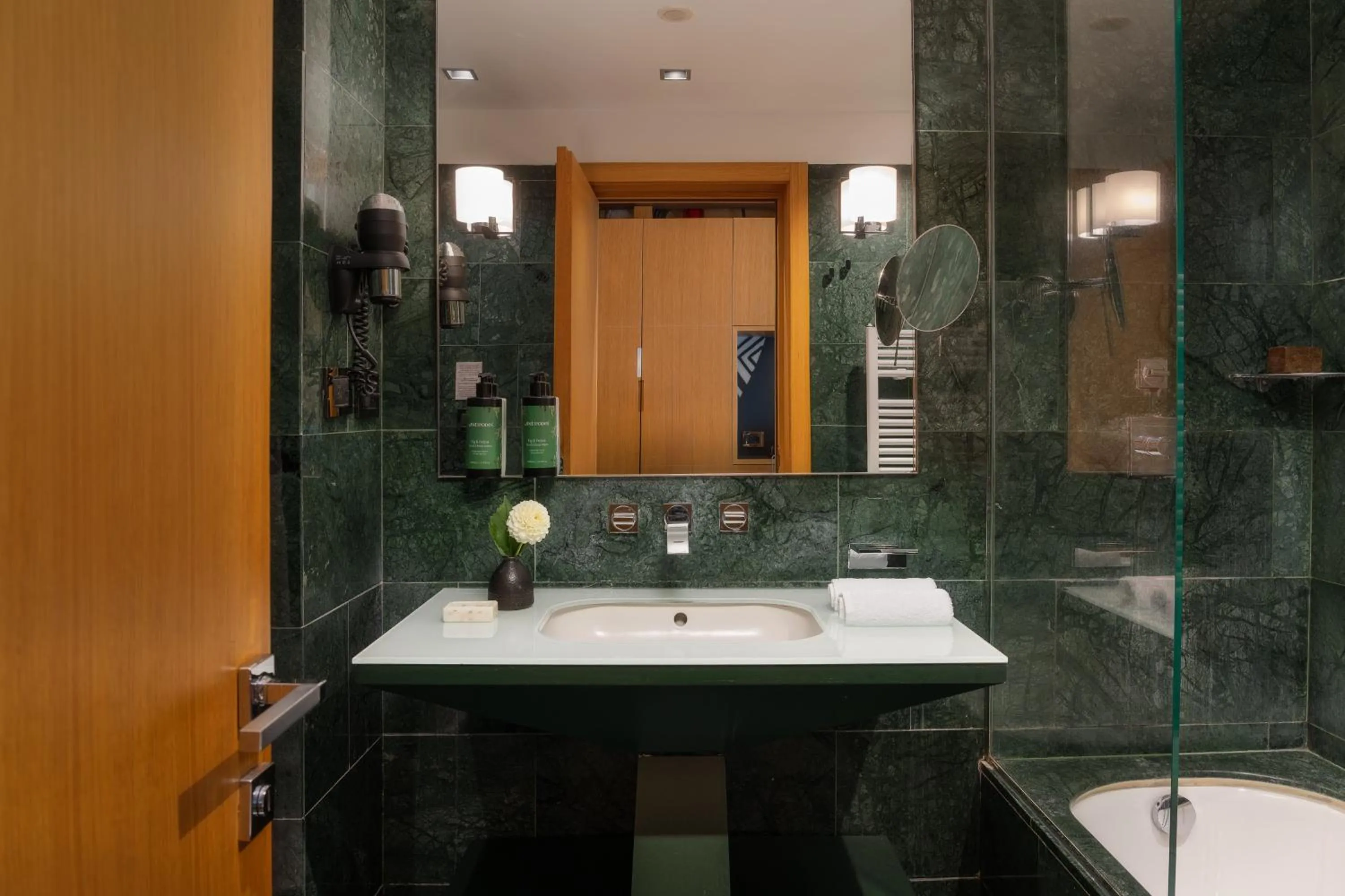 Photo of the whole room in Crowne Plaza Milan City by IHG