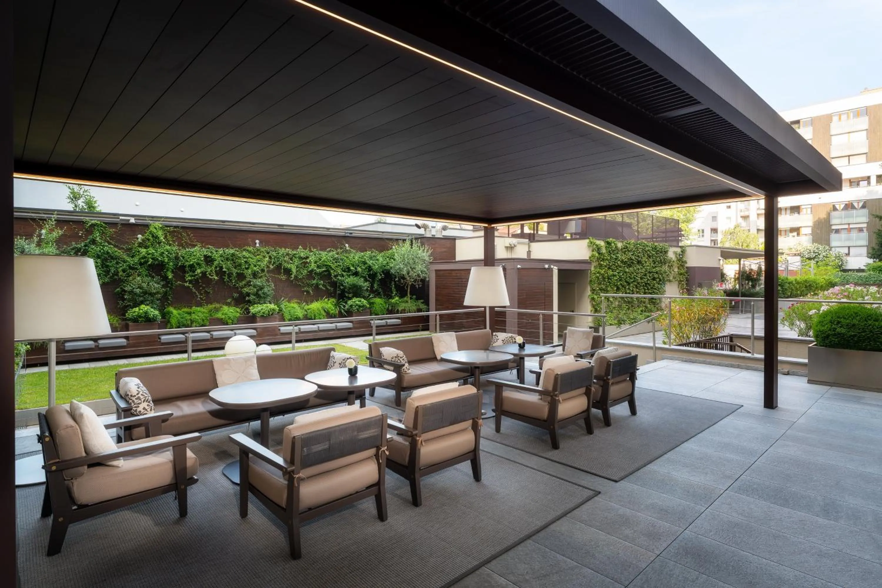 Lounge or bar in Crowne Plaza Milan City by IHG