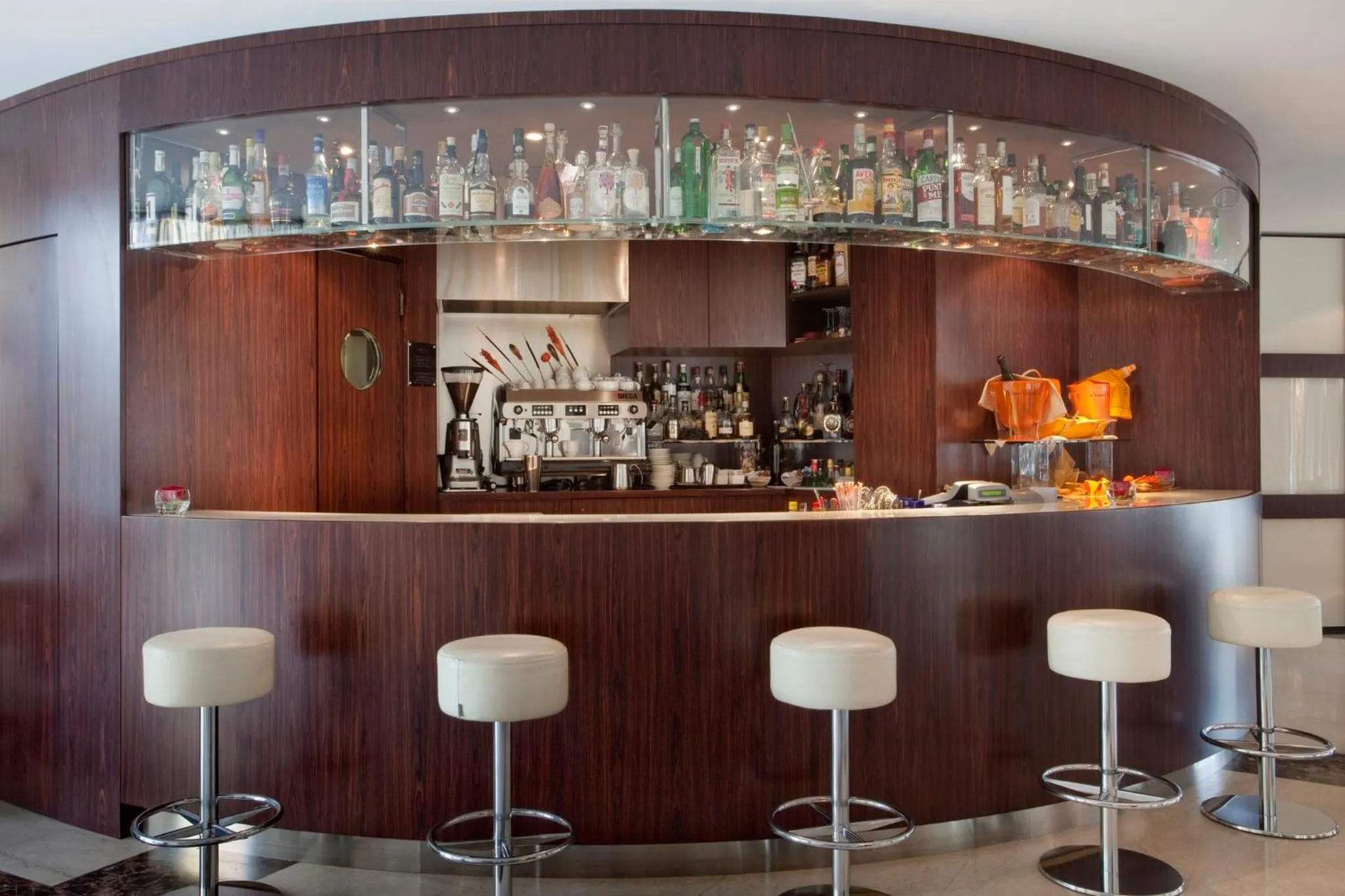 Lounge or bar in Crowne Plaza Milan City by IHG