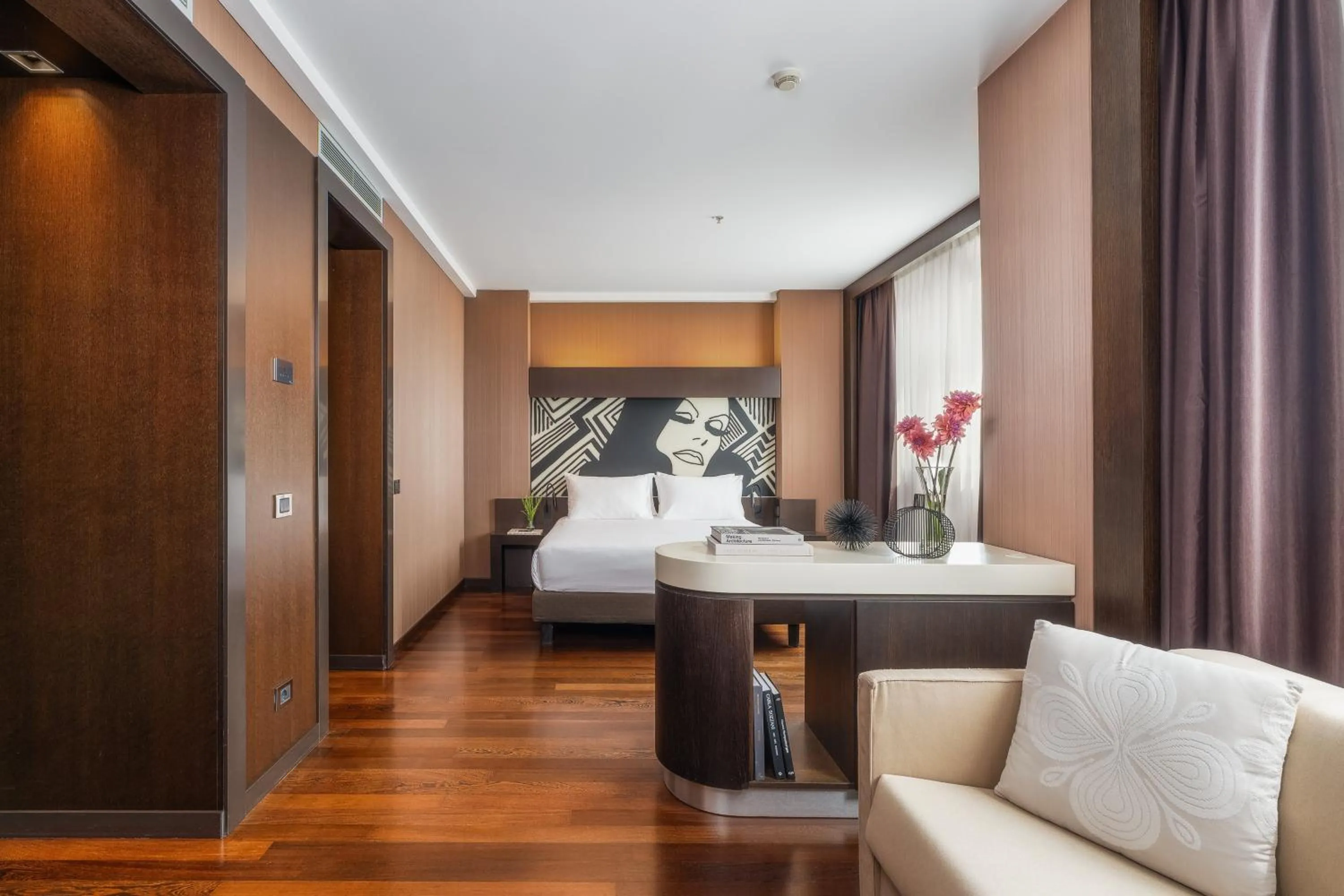 Bedroom in Crowne Plaza Milan City by IHG