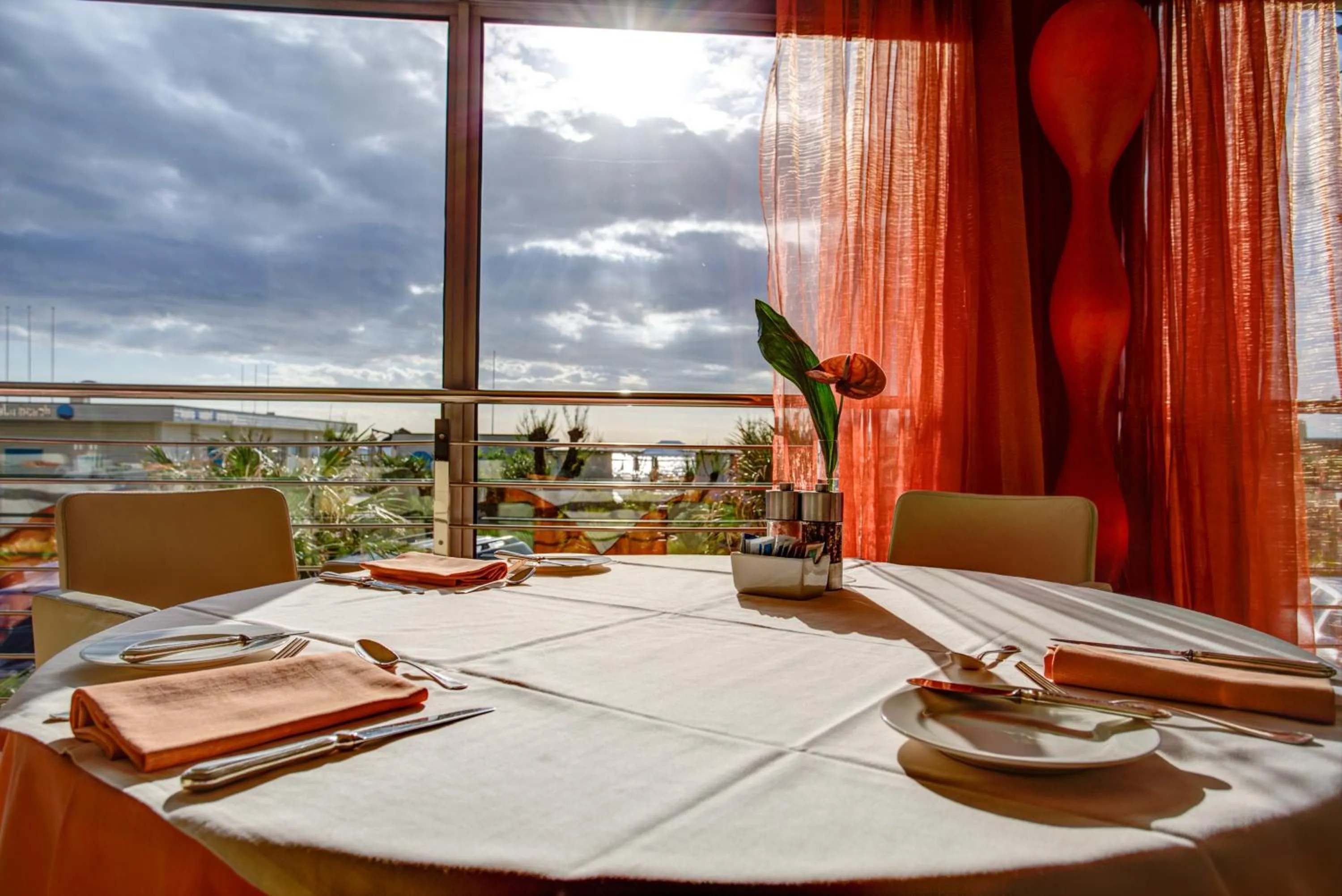 Restaurant/places to eat in Hotel Waldorf- Premier Resort