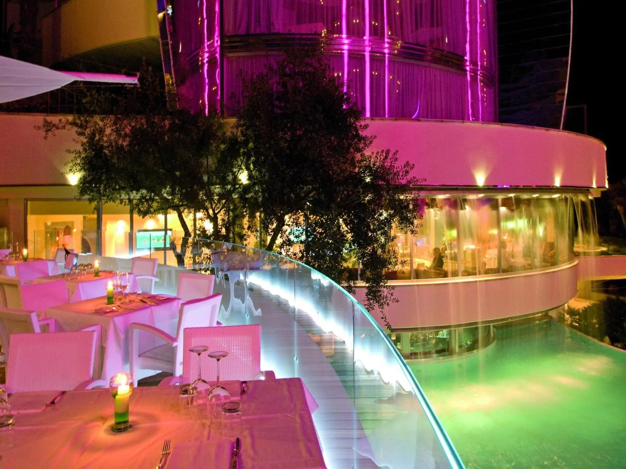 Restaurant/places to eat in Hotel Waldorf- Premier Resort