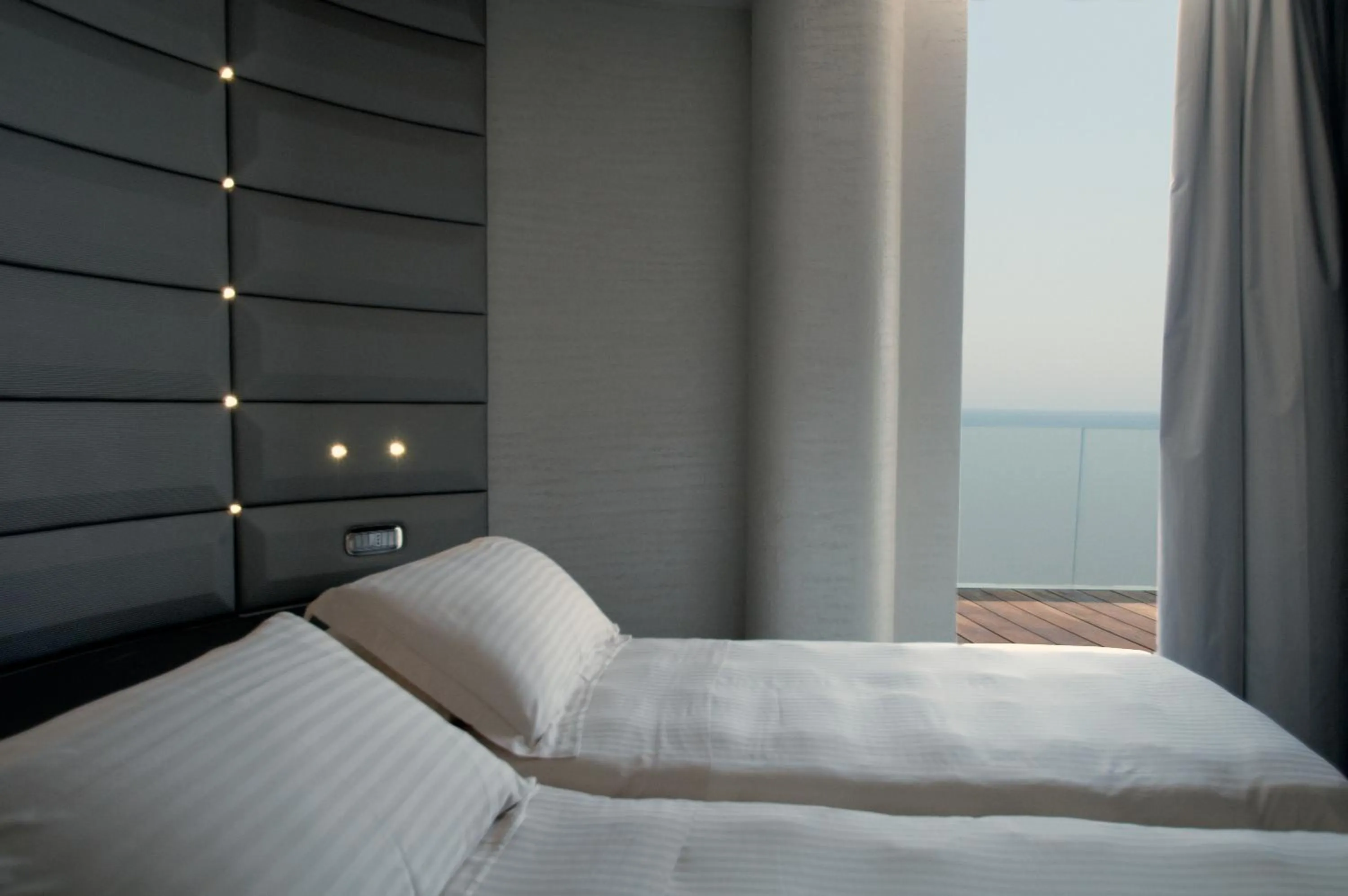 Bed in Hotel Waldorf- Premier Resort