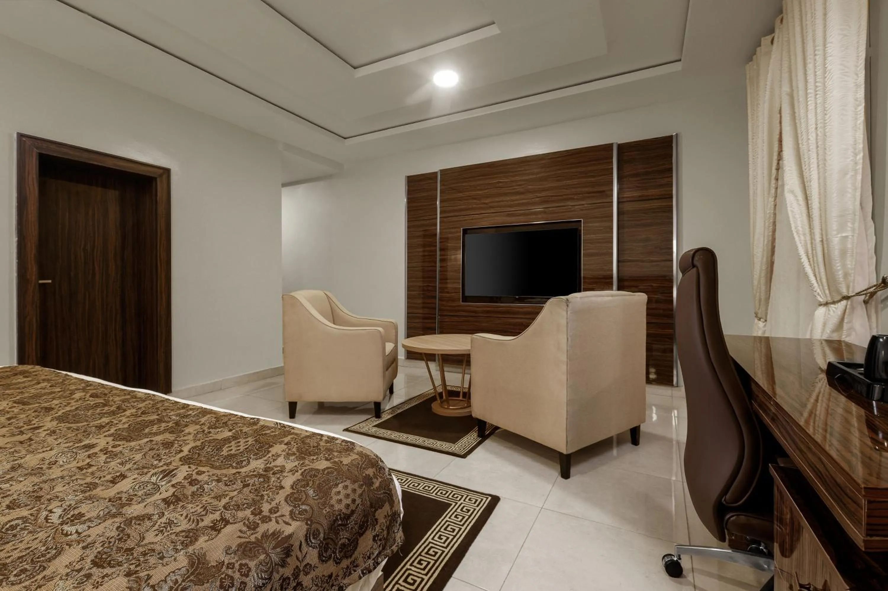 hair dresser in Aveon Hotel