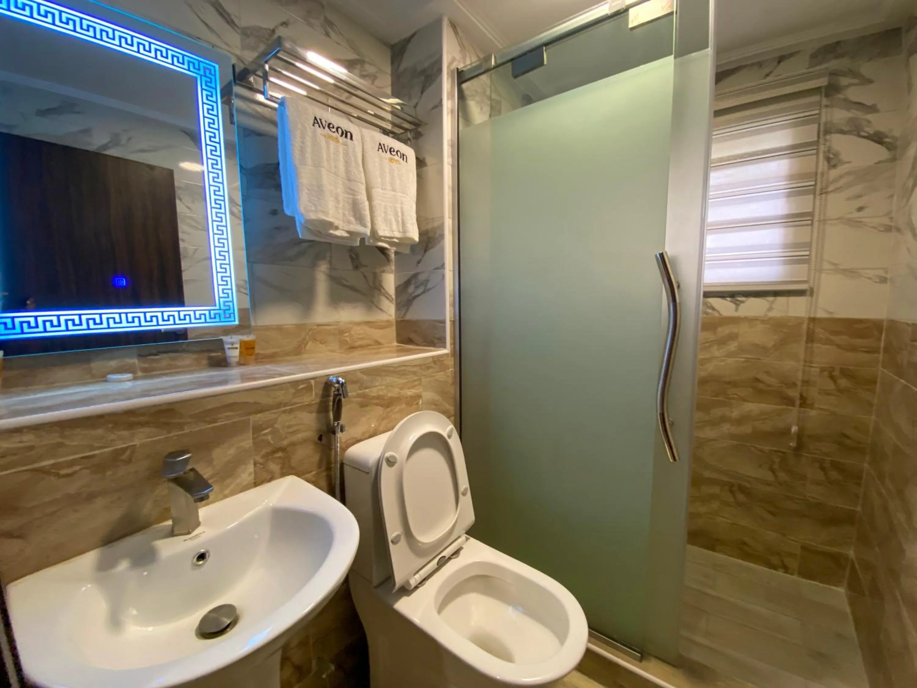 Shower in Aveon Hotel