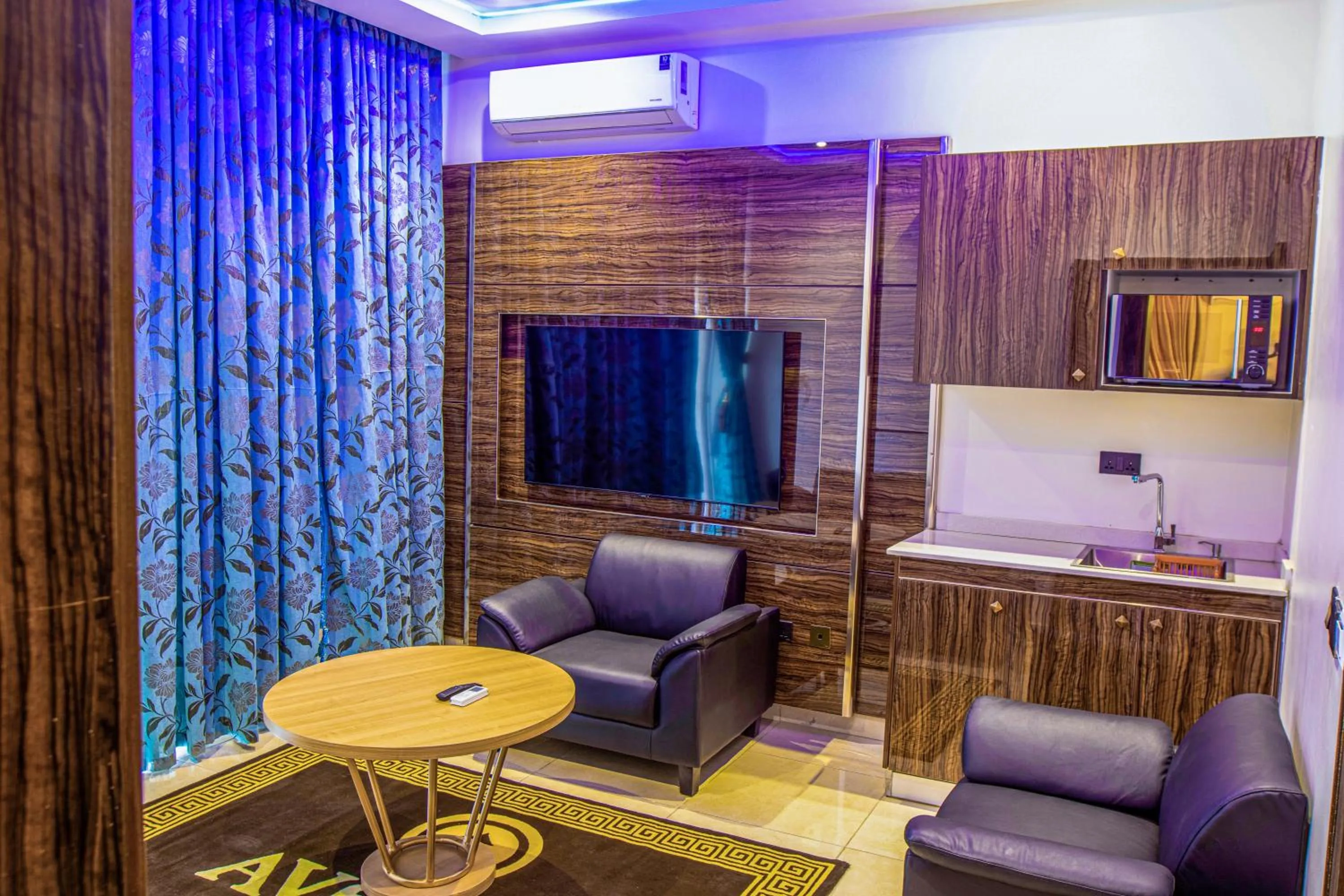 TV and multimedia in Aveon Hotel