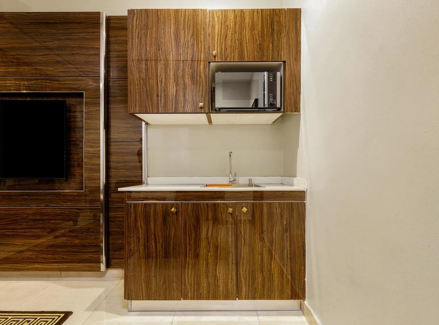 Kitchen or kitchenette in Aveon Hotel