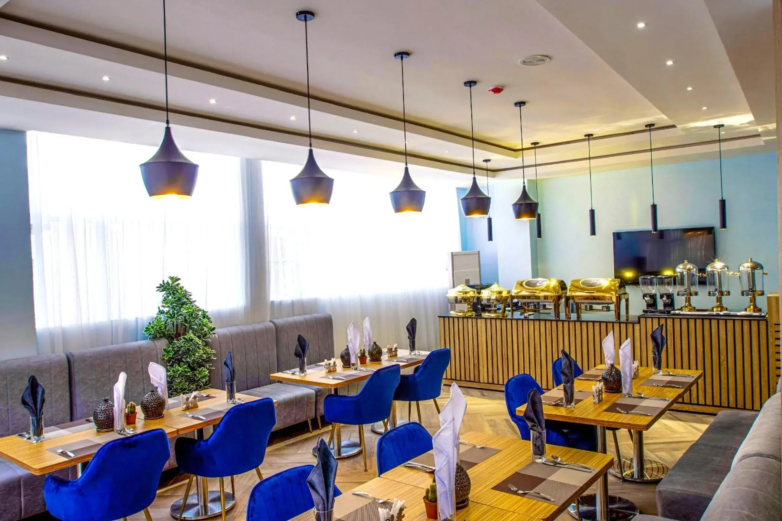 Restaurant/places to eat in Aveon Hotel Restaurant/places to eat in Aveon Hotel